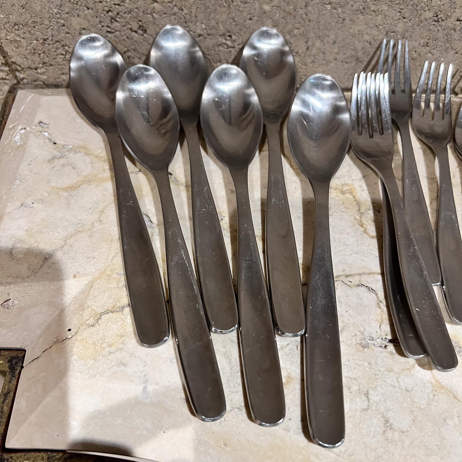 Couverts de table Gourmet en acier inoxydable 30 pièces Service Six Modernity Bon état - En vente à Chula Vista, CA