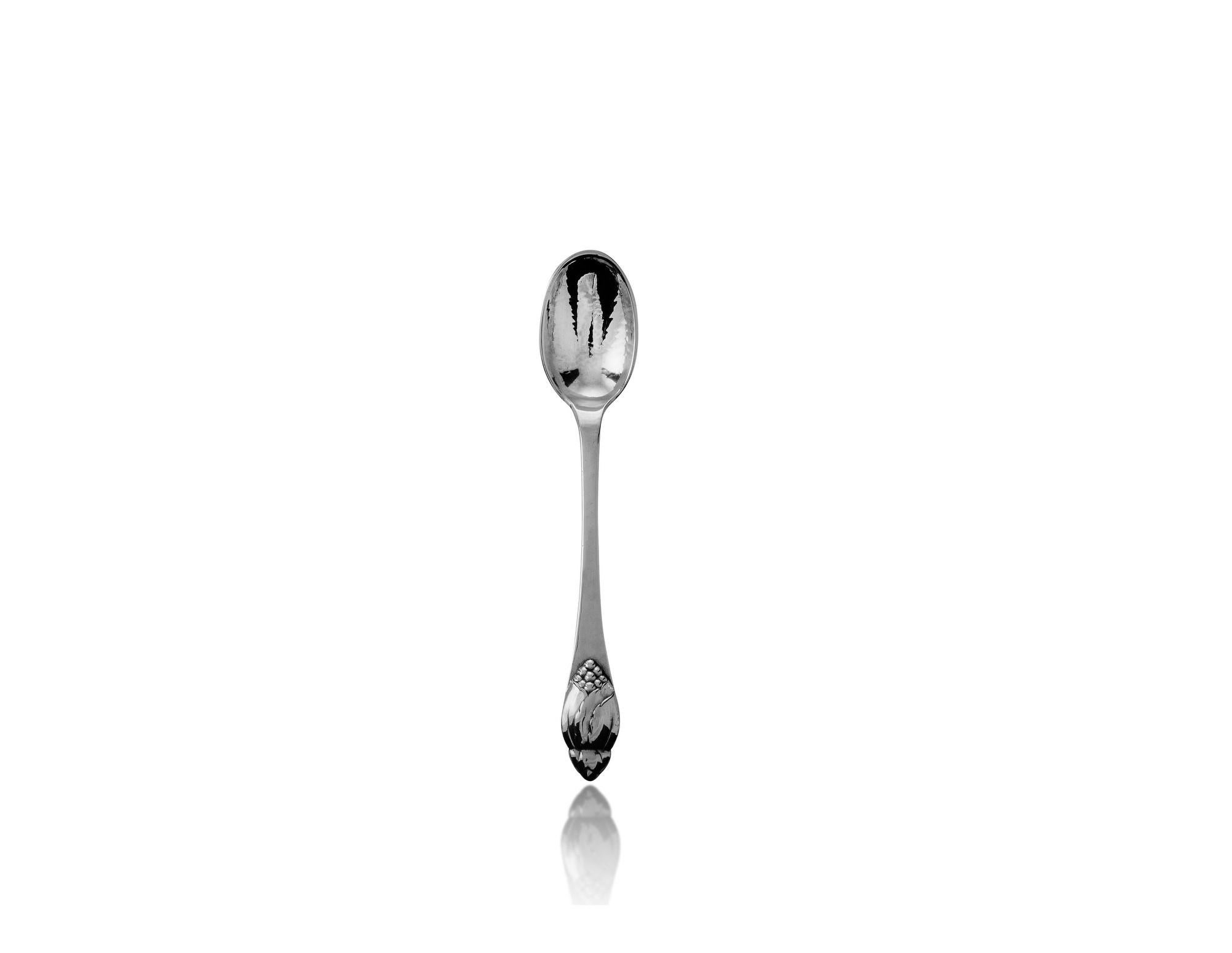 30 Pieces Set of Evald Nielsen Sterling Silver No.6 Silverware In Excellent Condition For Sale In Hellerup, DK