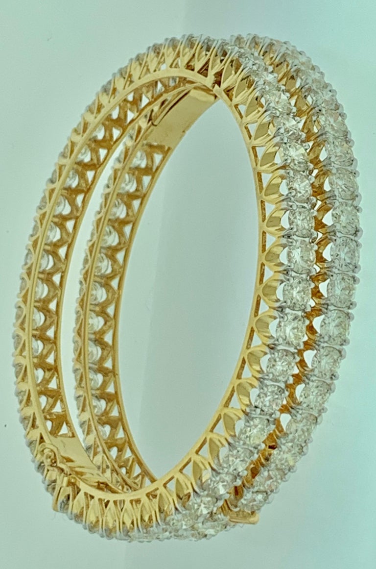 30 Pointer Each, 29 Ct Single Line Eternity 18 Kt Gold and Diamond Bangle, Pair For Sale 3