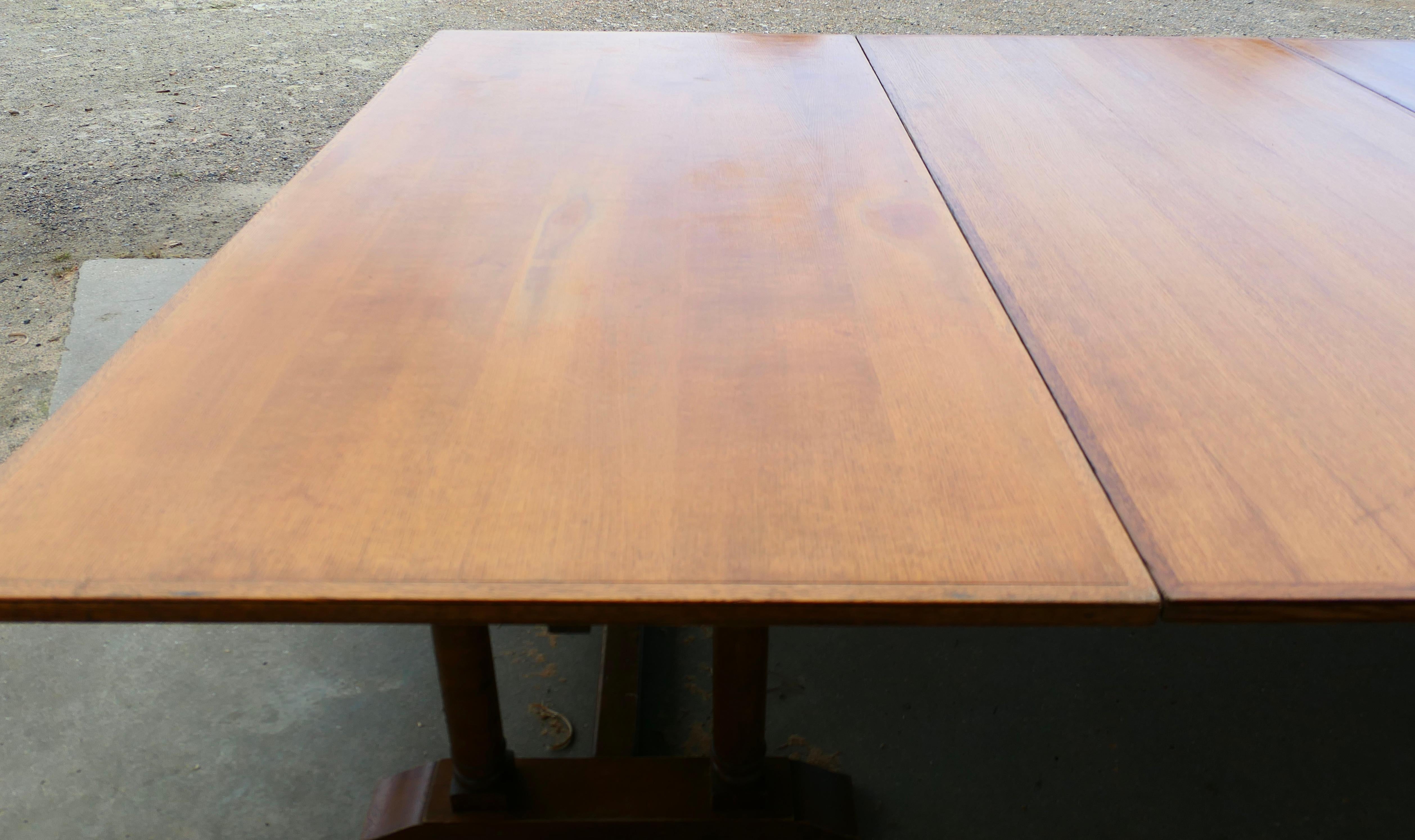 Table de billard 30 Seater Oak, table de salle de jeux Arts & Crafts Bon état - En vente à Godshill, Isle of Wight