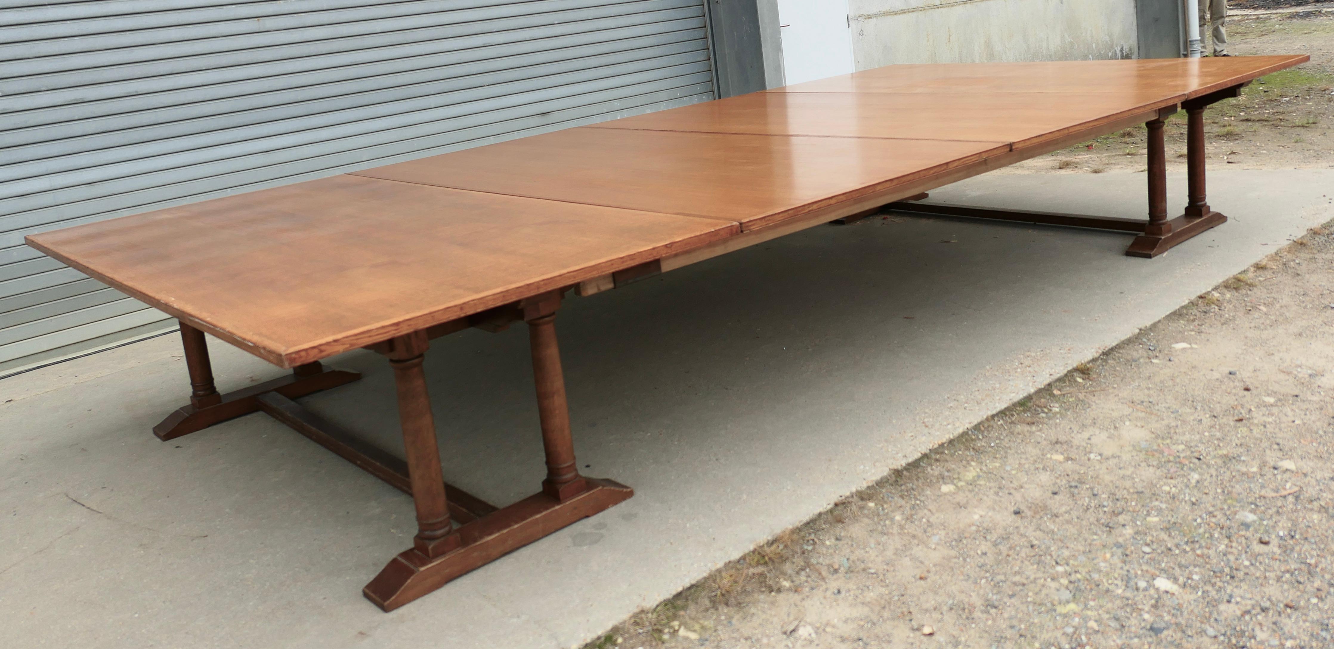 Chêne Table de billard 30 Seater Oak, table de salle de jeux Arts & Crafts en vente
