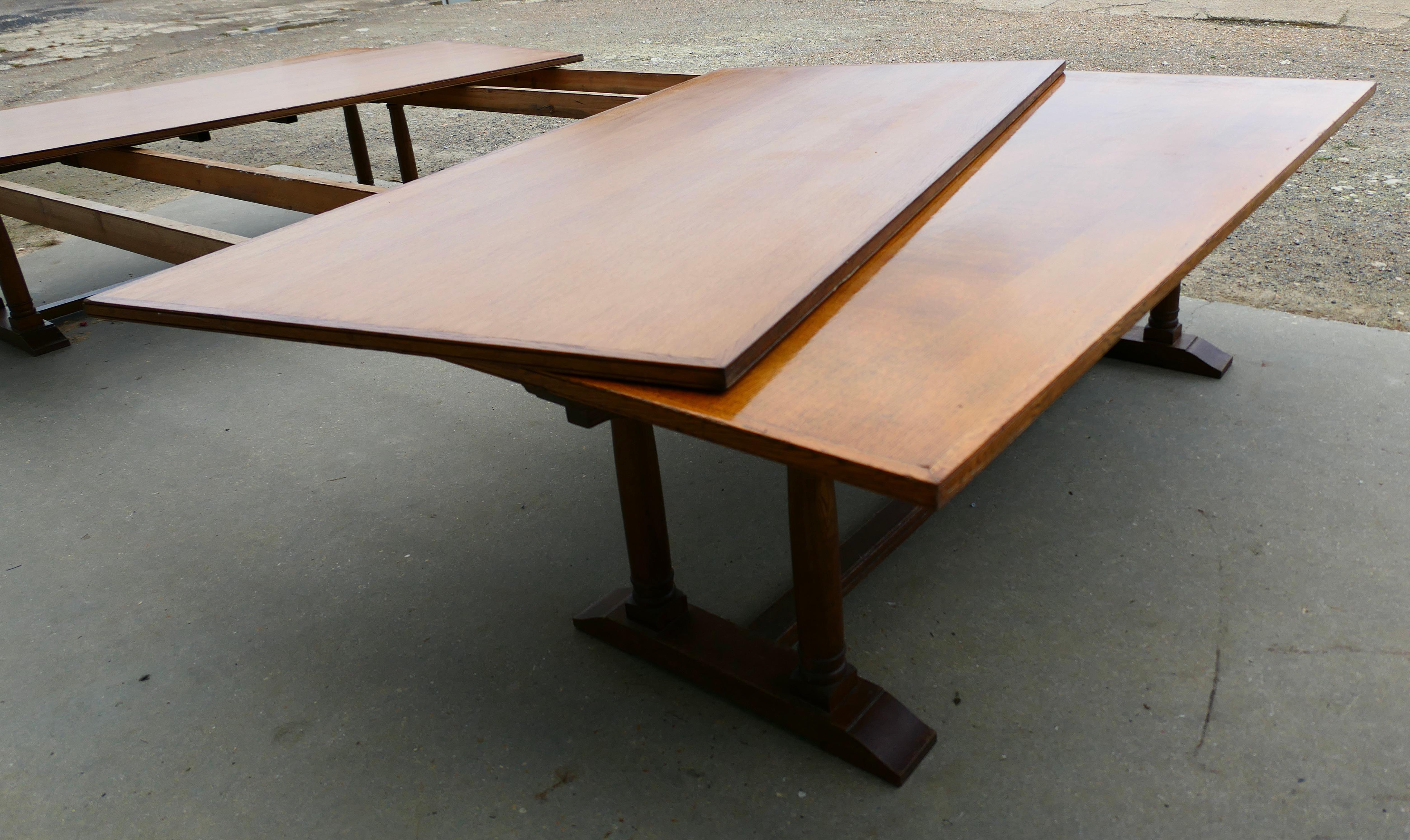 Table de billard 30 Seater Oak, table de salle de jeux Arts & Crafts en vente 1