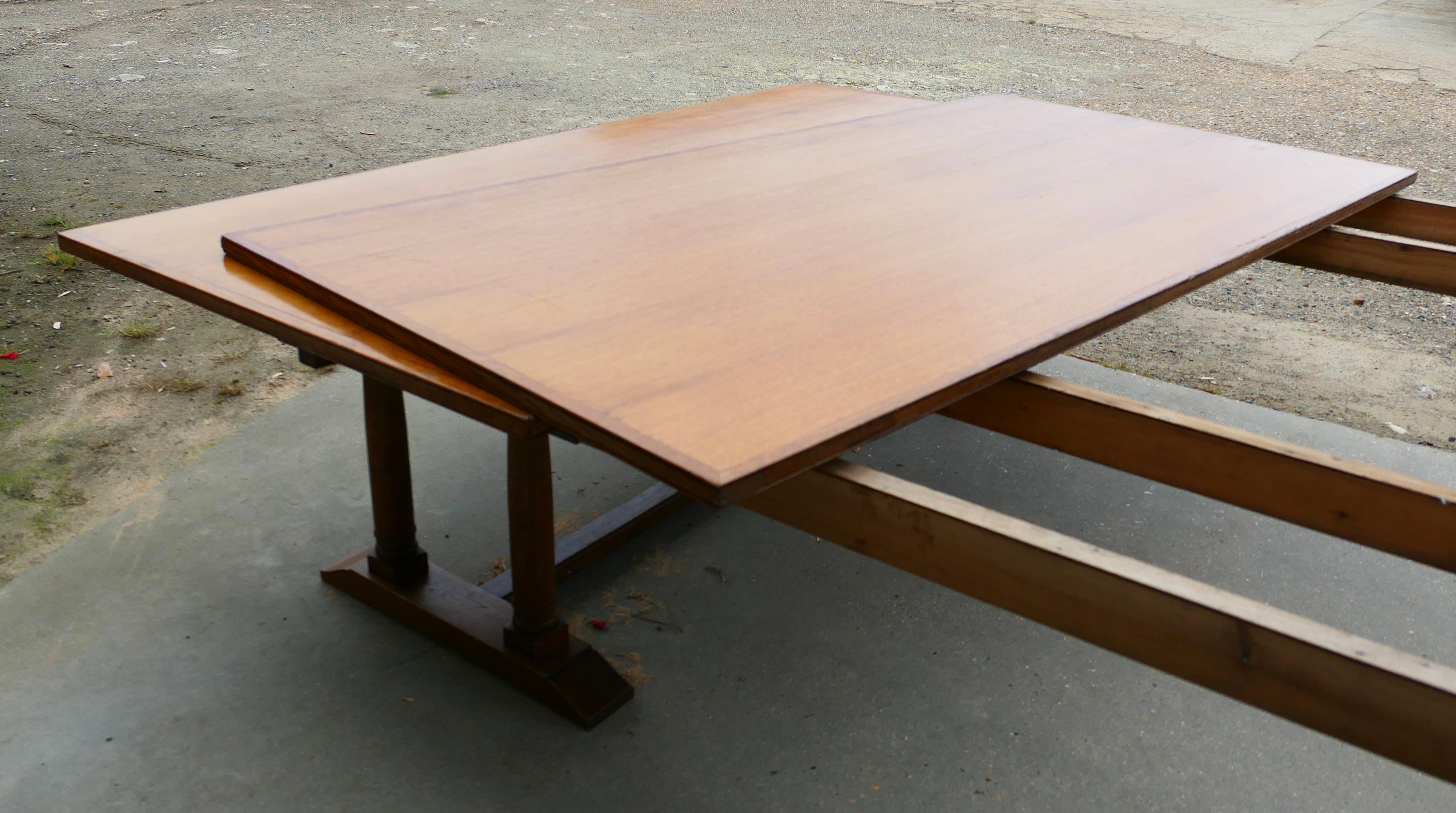 Table de billard 30 Seater Oak, table de salle de jeux Arts & Crafts en vente 2