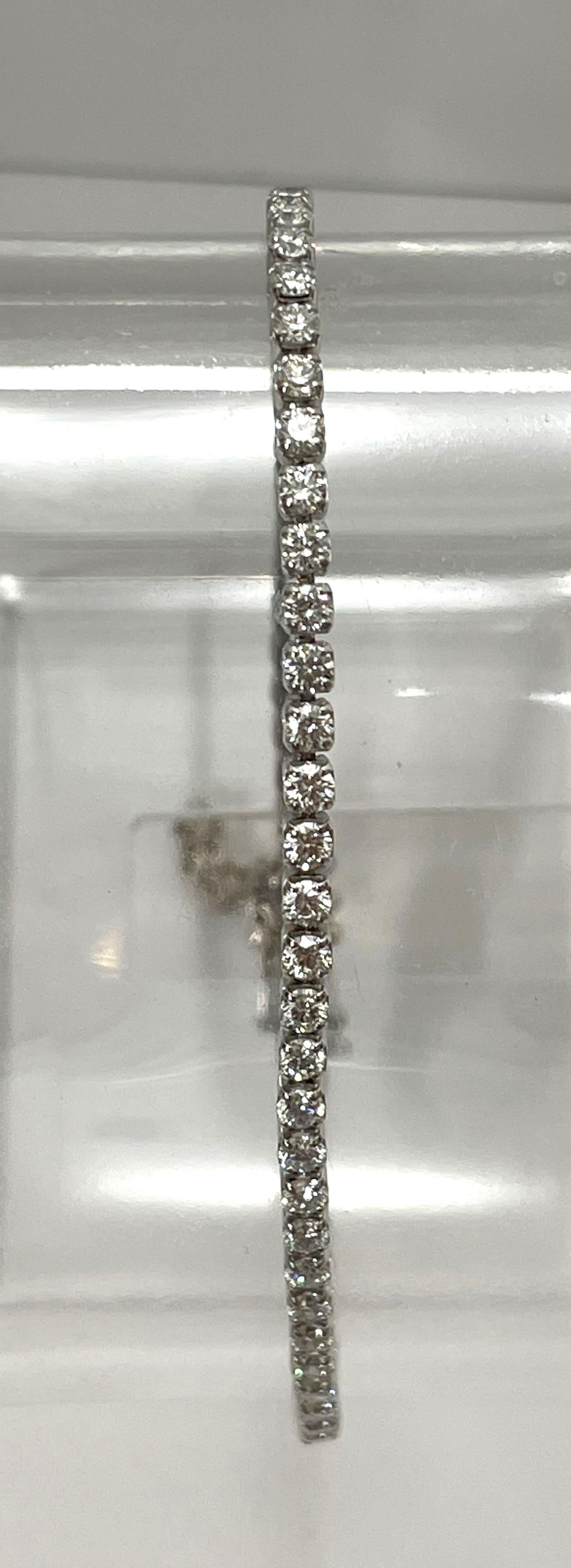 Taille ronde Bracelet tennis avec diamants de 3,0 carats en vente