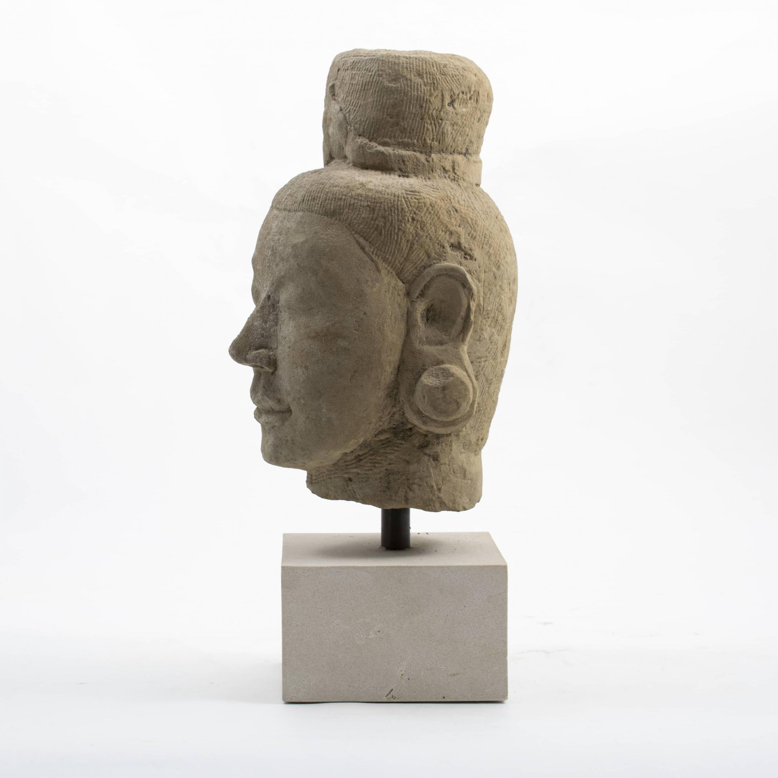 300-400 years old sculpture of a female head carved in sandstone.
Mounted on a base of light sandstone.
From pagoda / Buddha temple in Arakan, Burma.

Charming expression with good patina.

Measures: Height with base: 47 cm. - without base: 37