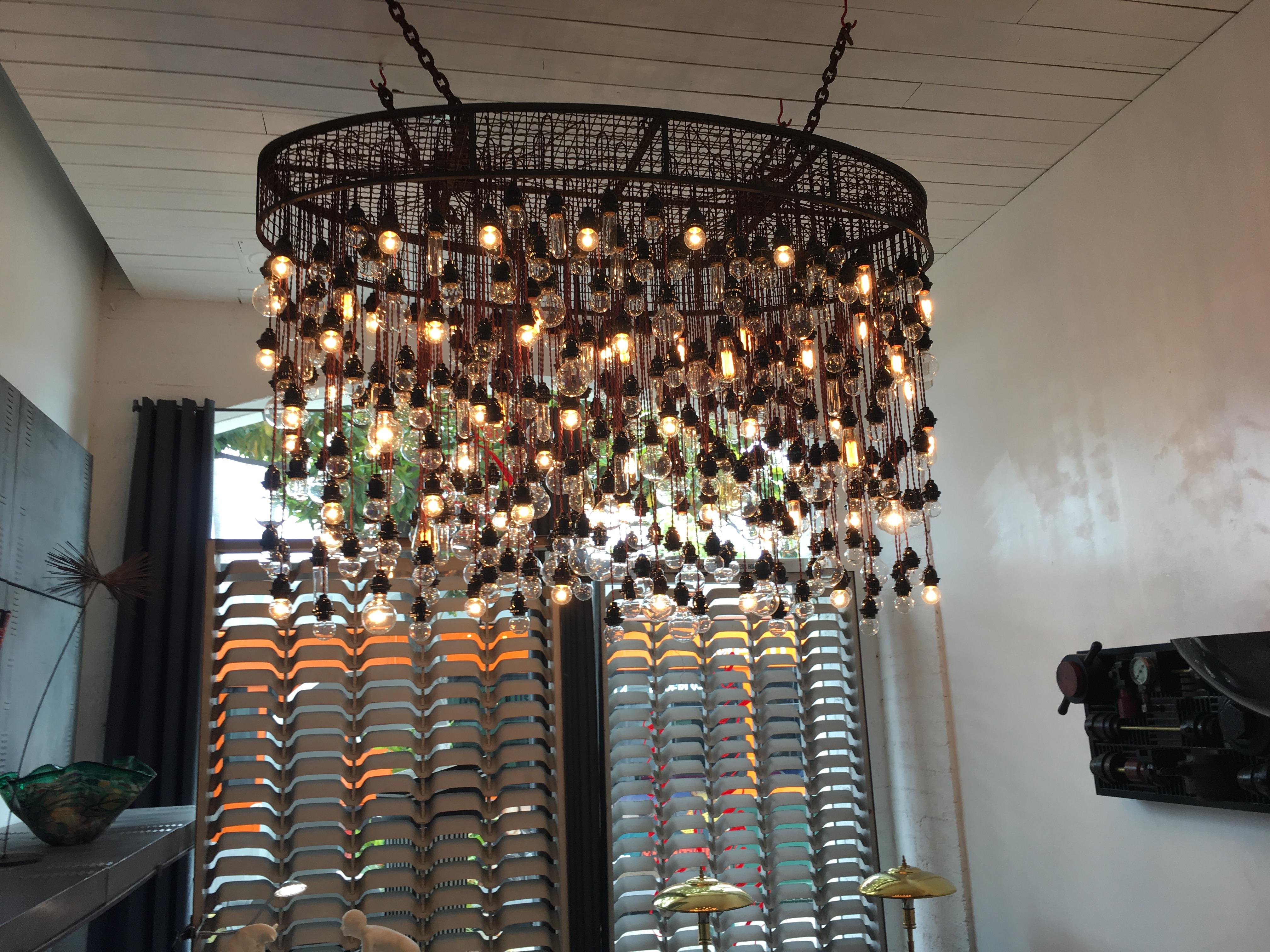 300 Bulbs Industrial Chandelier In Excellent Condition In Los Angeles, CA