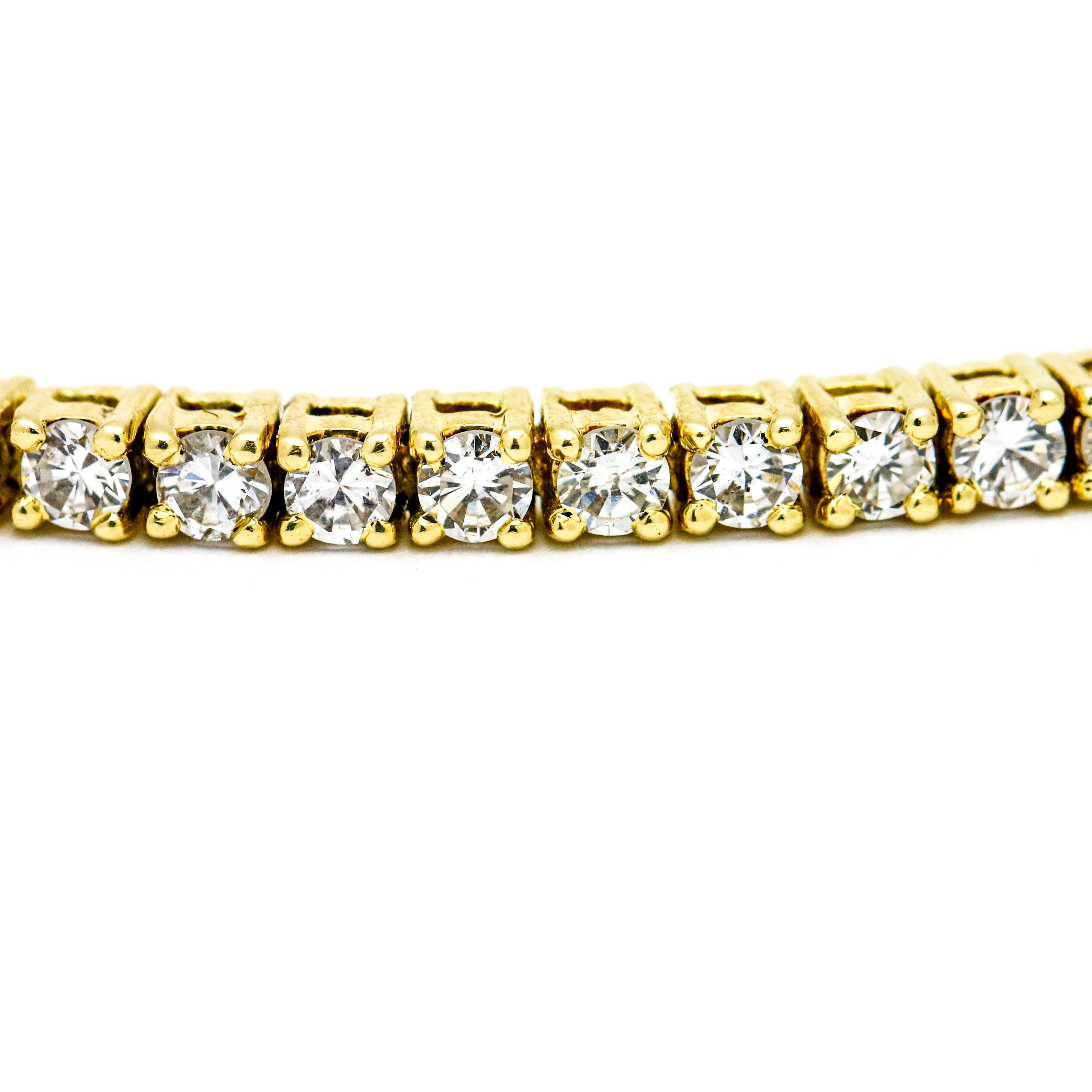 Round Cut 3.00 Carat 14 Karat Yellow Gold Diamond Tennis Bracelet For Sale