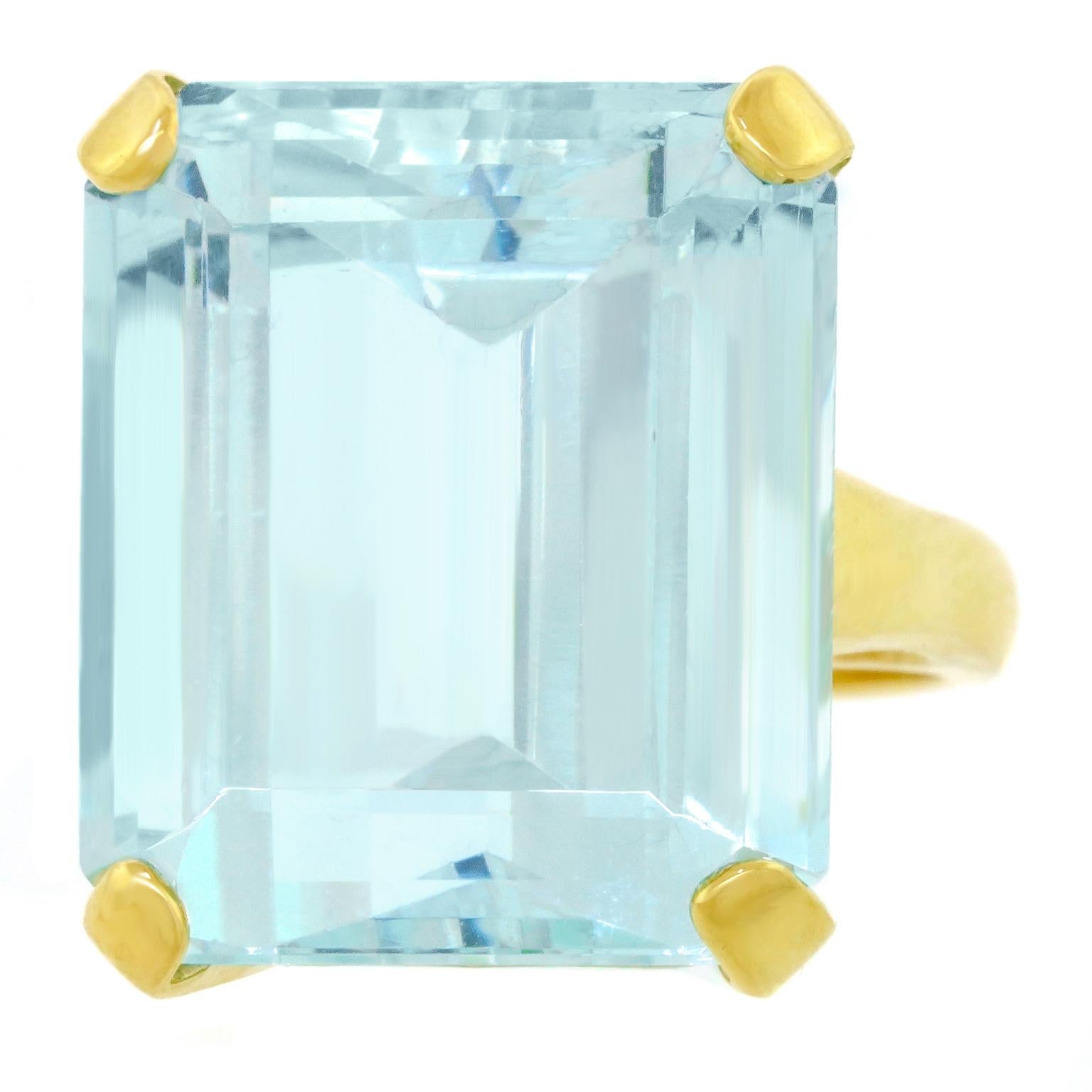 Emerald Cut 30.0-Carat Aquamarine Ring For Sale