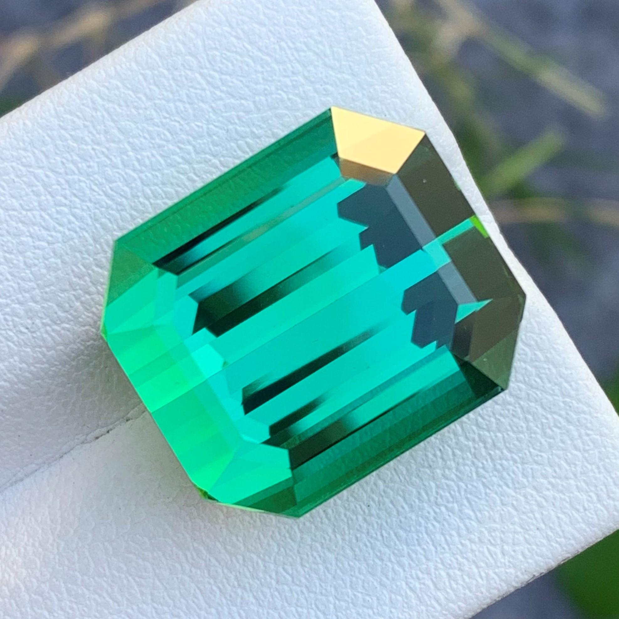 30.0 Carat Beautiful Quality Natural Lagoonish Green Tourmaline from Afghanistan In New Condition For Sale In Peshawar, PK