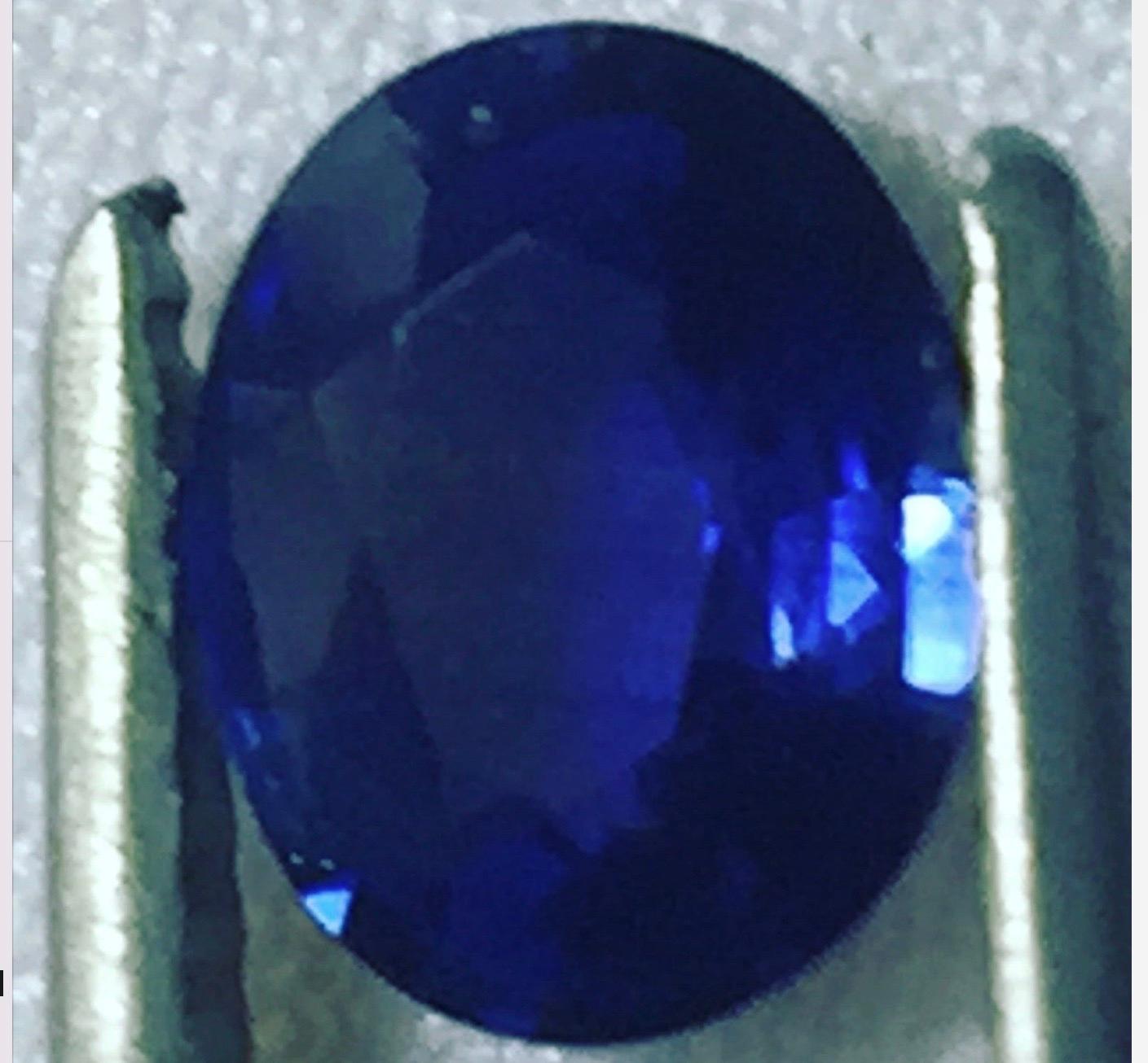Contemporary 3.00 Carat Blue Natural Sapphire and Diamond Ring 18K Gold For Sale