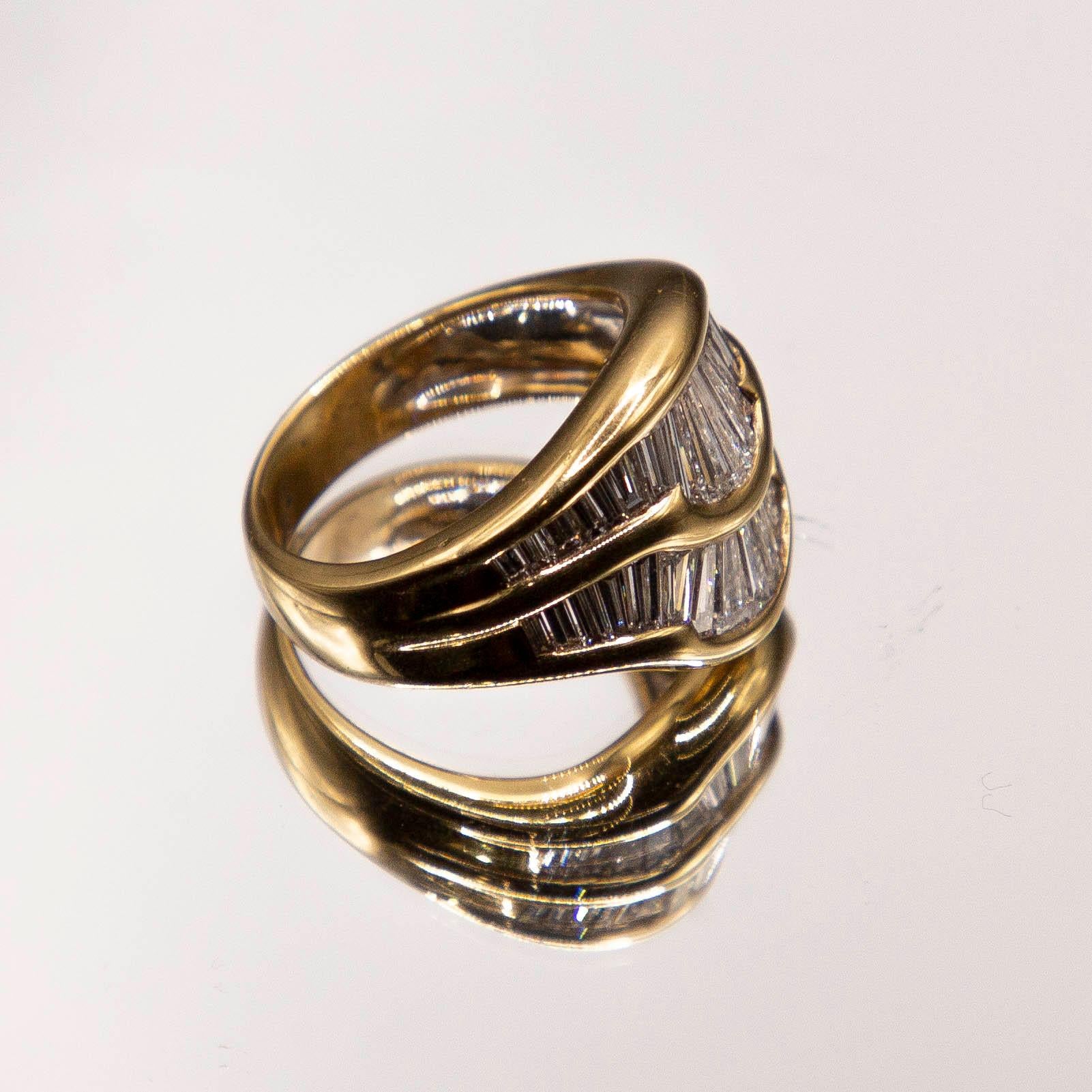 3.00 Carat Diamond 18k Yellow Gold Ring, French, Cut  F VVS1 Baguettes für Damen oder Herren im Angebot