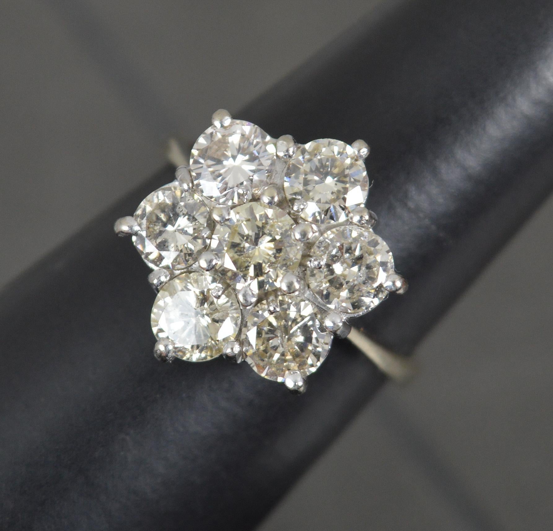 3.00 Carat Diamond and 18ct White Gold Daisy Cluster Ring For Sale 6
