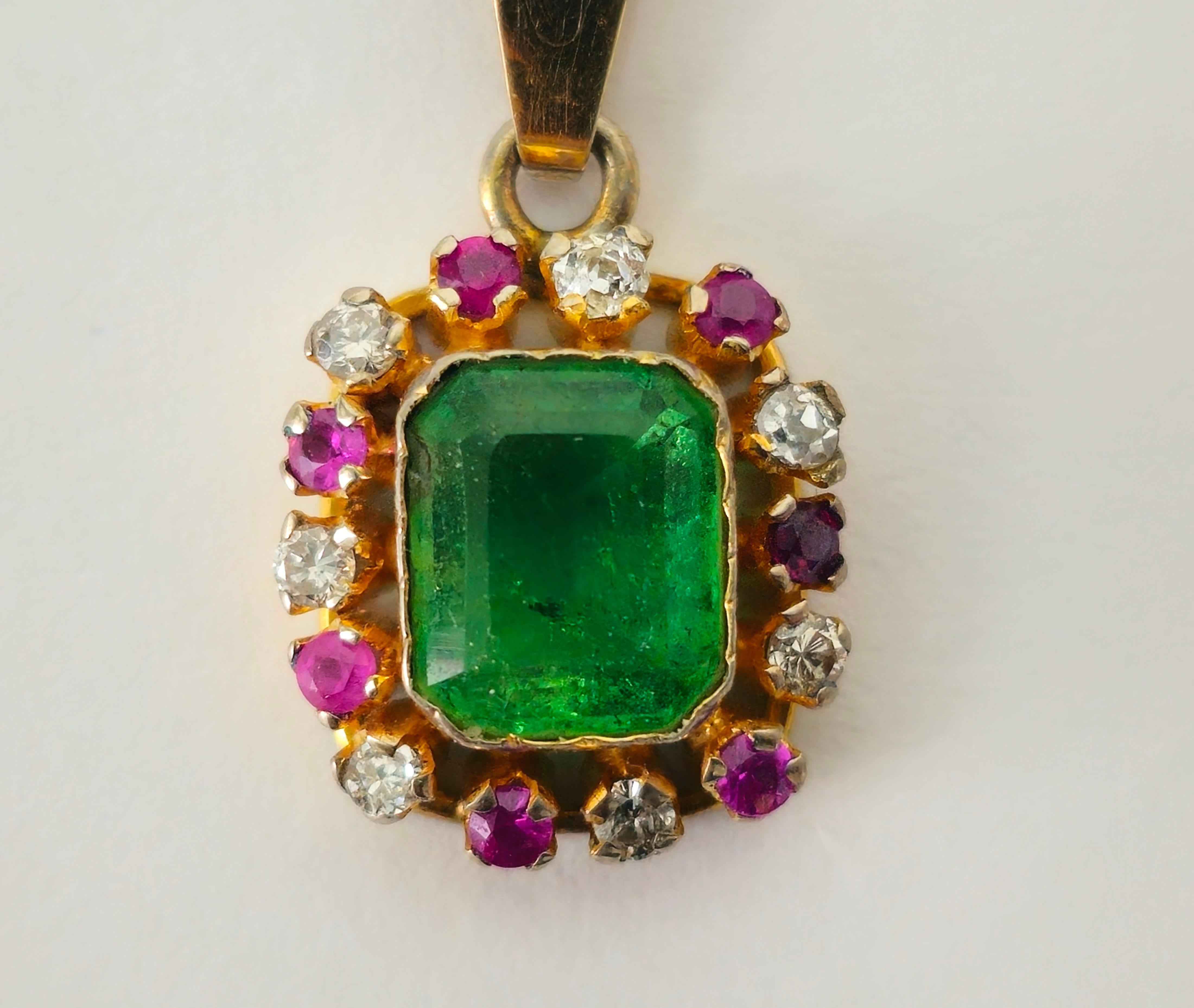 3.00 Carat Diamond, Emerald & Ruby Pendant. 18K Gold In Excellent Condition For Sale In Miami, FL