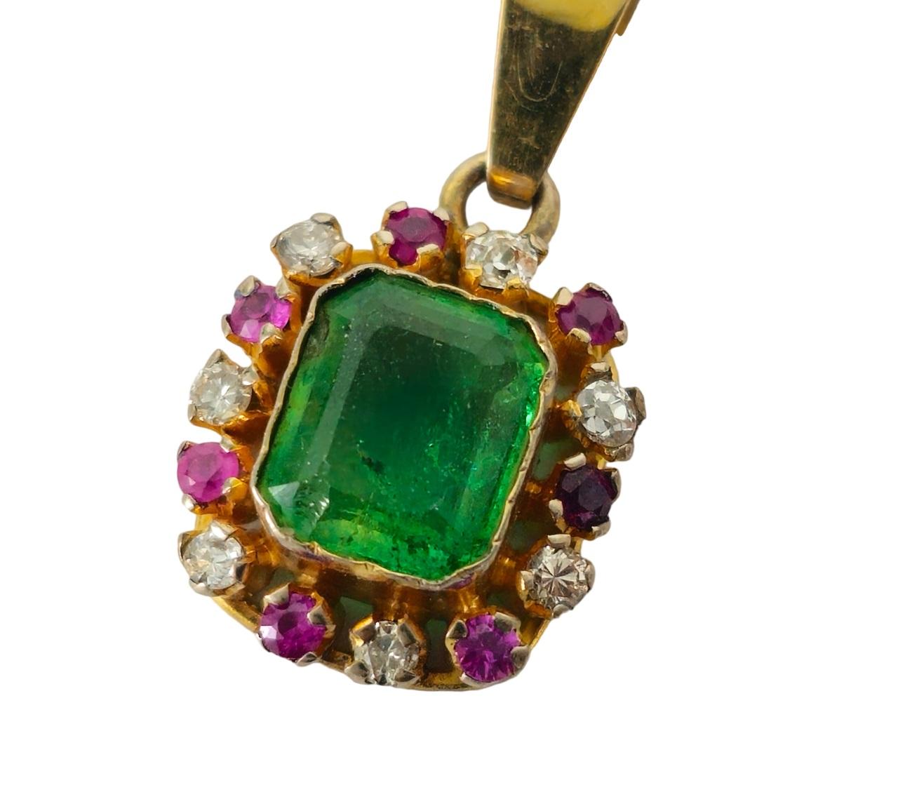 Femenino o masculino Colgante de diamantes, esmeraldas y rubíes de 3,00 quilates. Oro de 18 quilates en venta