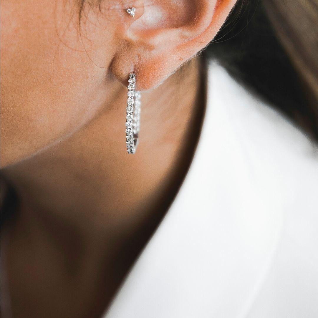 Boucles d'oreilles en or blanc 14 carats avec diamants de 3,00 carats - Shlomit Rogel Neuf - En vente à Ramatgan, IL