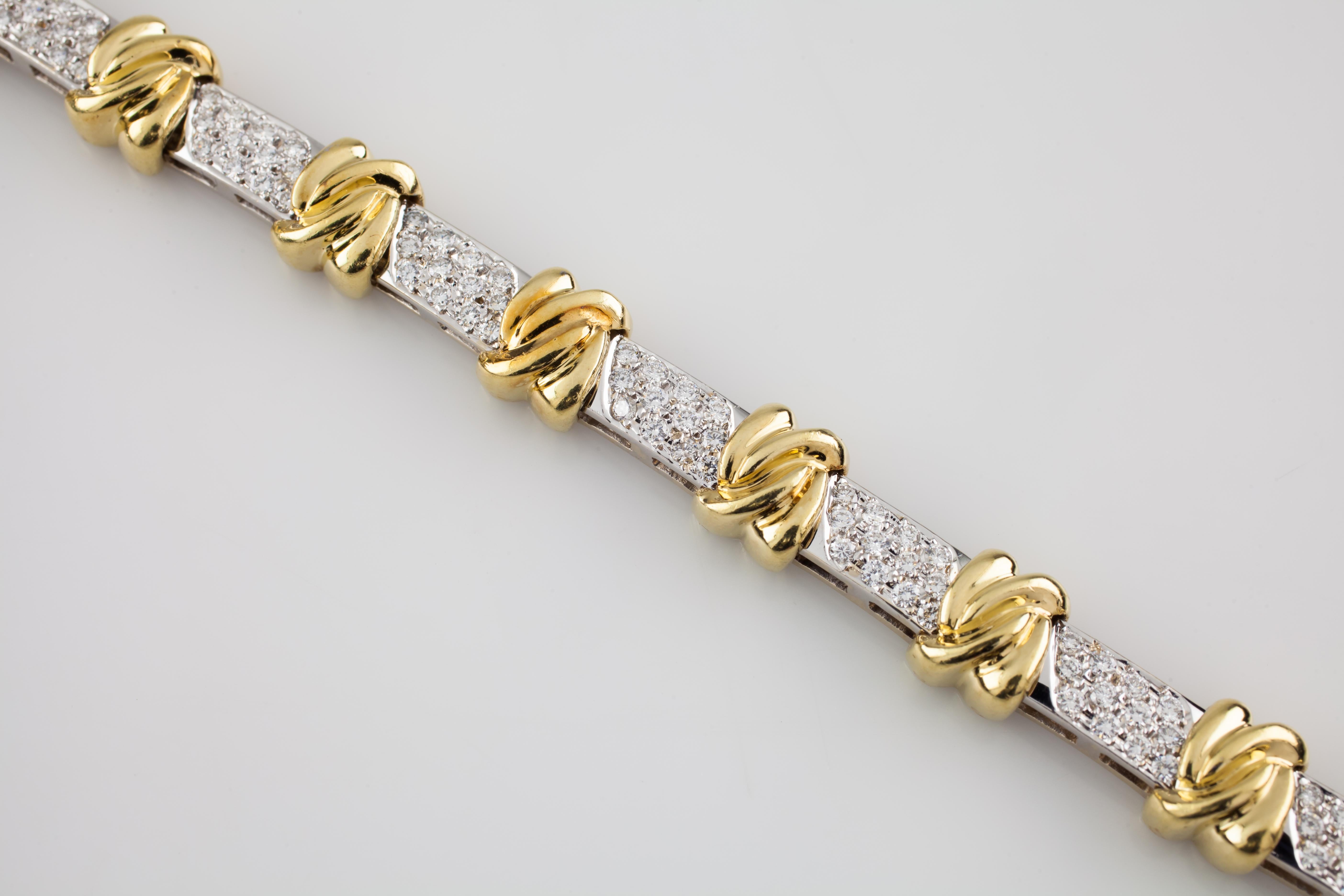 3.00 Carat Diamond Knot Station 18 Karat White and Yellow Gold 2-Tone Bracelet im Zustand „Hervorragend“ im Angebot in Sherman Oaks, CA