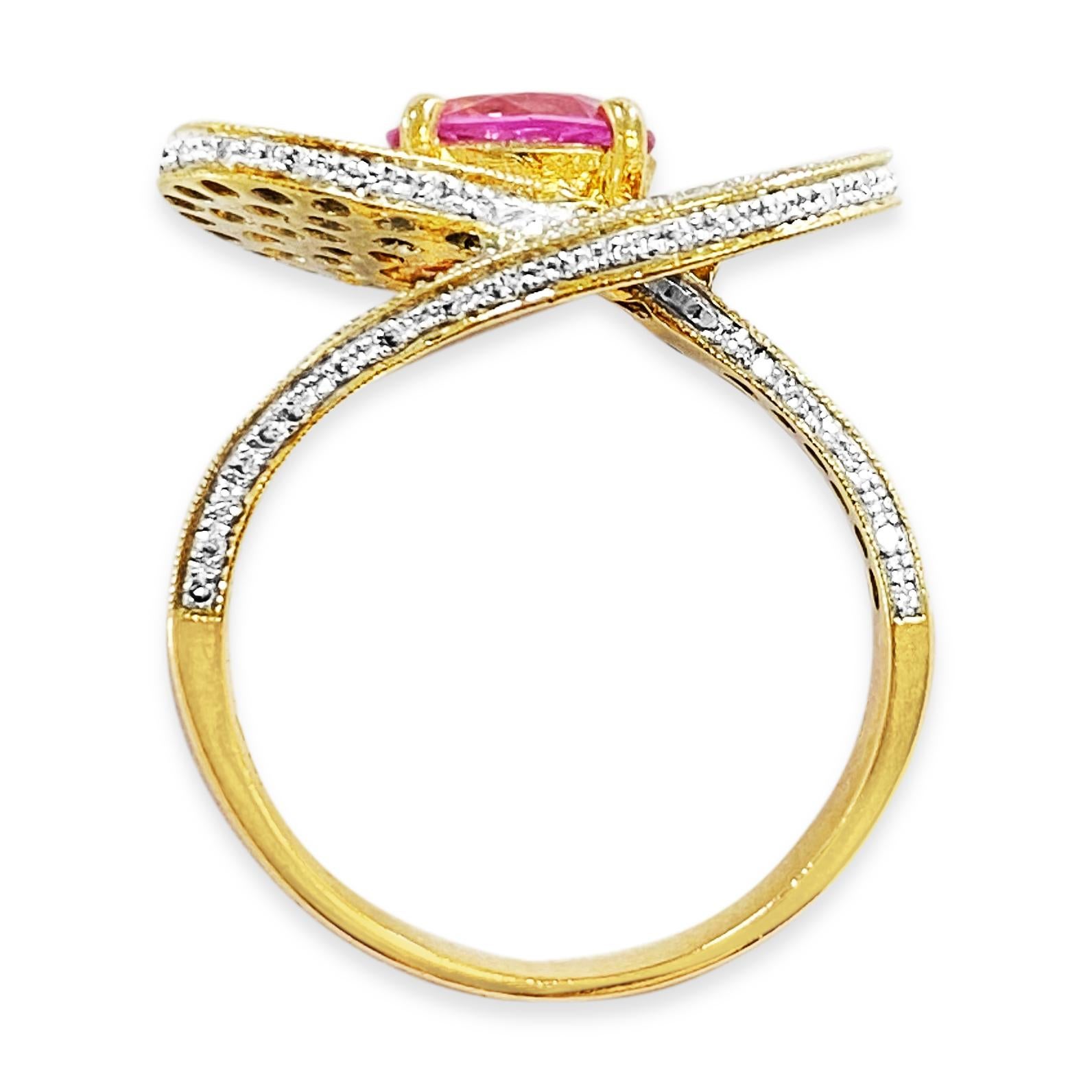 Round Cut 3.00 Carat Diamond Pink Sapphire Fancy Womens Ring 18 Karat Yellow Gold For Sale