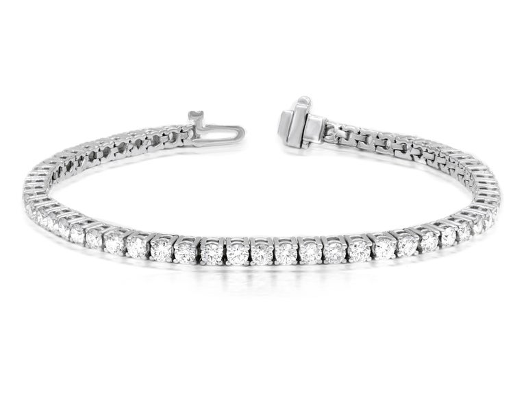 Timeless four prong diamond tennis bracelet:
- 3.00 Carats of Round Brilliant Cut Diamonds
-G-H in Color, SI I in Clarity
- 100% eye clean diamonds
