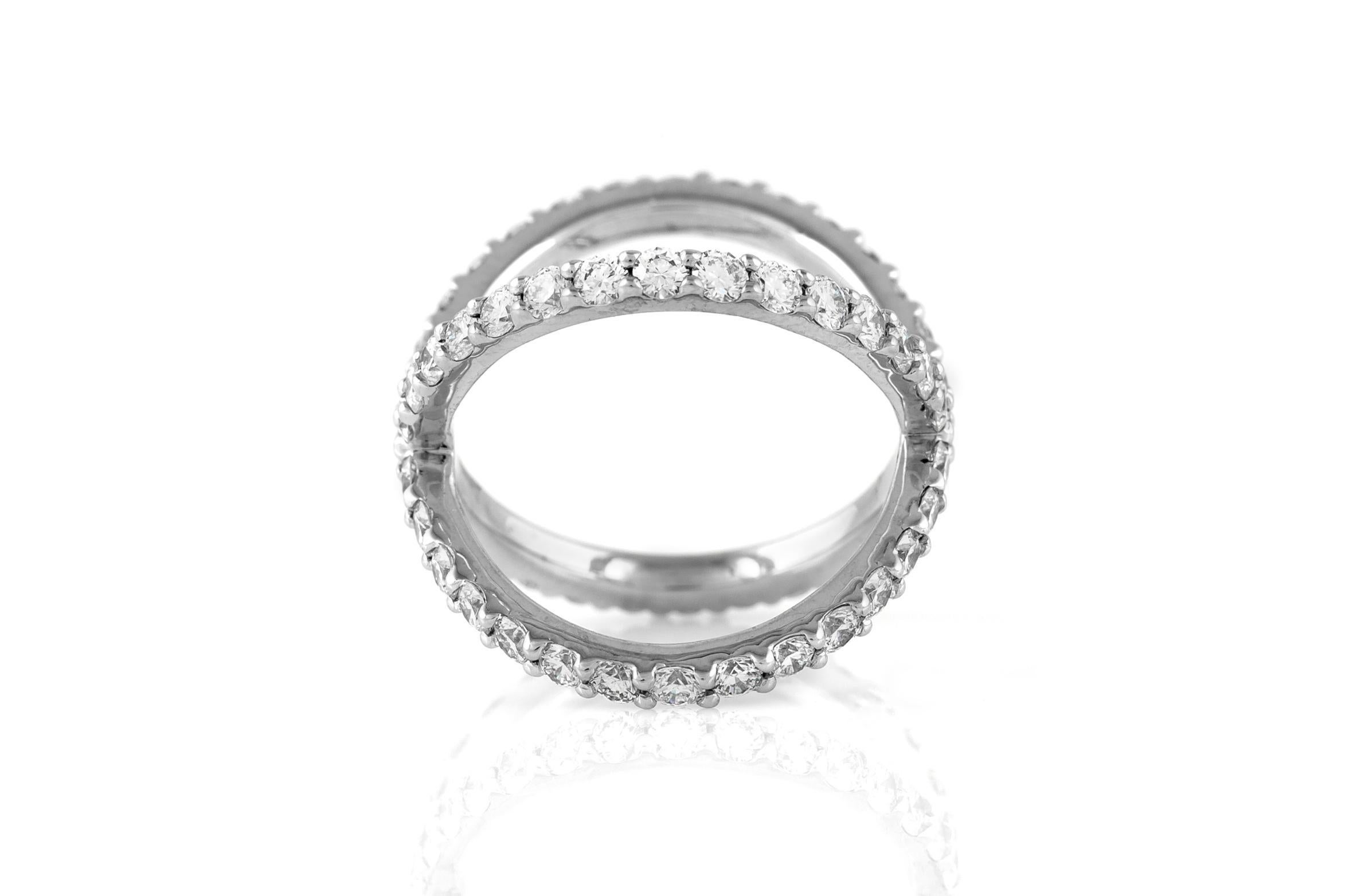 Round Cut 3.00 Carat Diamond X Ring For Sale