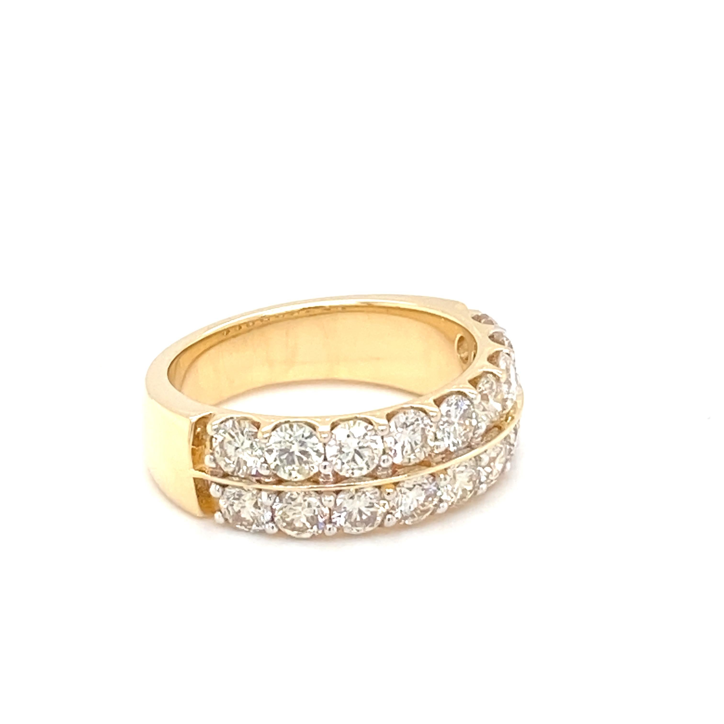 Brilliant Cut 3.00 Carat Diamond Yellow Gold Band Ring For Sale