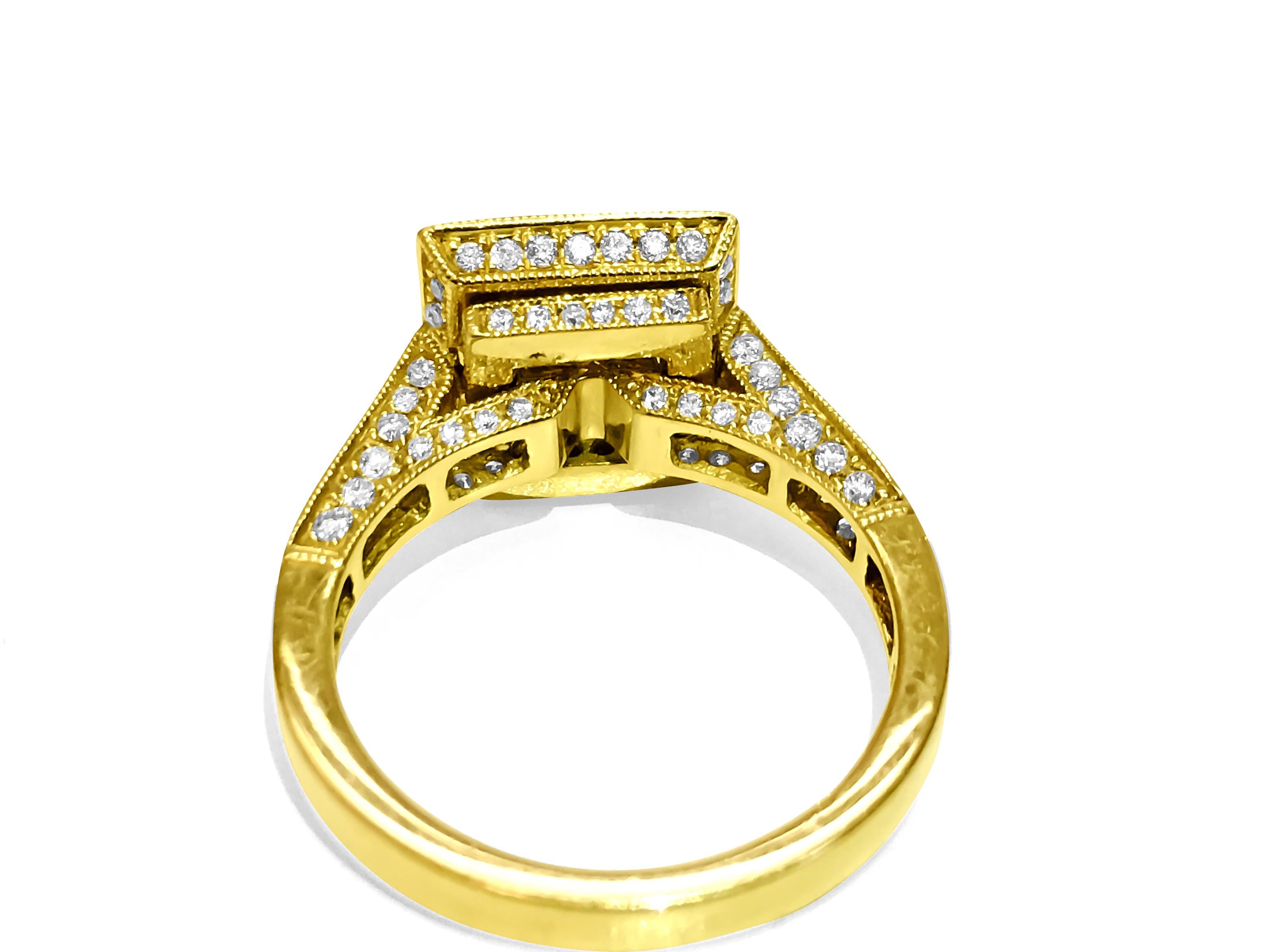 Round Cut 3.00 Carat Emerald & Diamond Ring in 18K. Vintage Ring For Sale