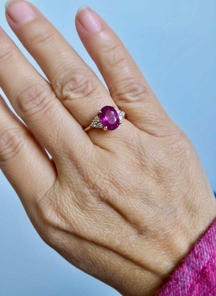 Anillo de cóctel de diamantes y rubíes de 3,00 quilates y 14 quilates Contemporáneo en venta