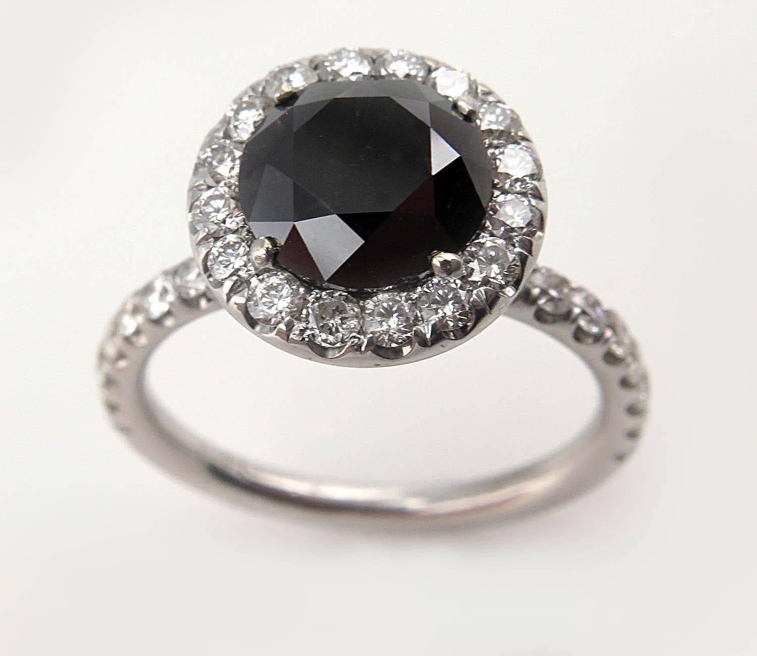 Bague de fiançailles de mariage en or blanc avec diamant rond de 3,00 carats de couleur noire EGL, États-Unis Pour femmes en vente