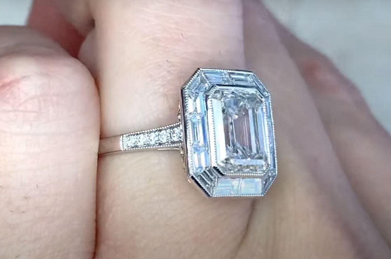 Women's 3.00 Carat GIA-Certified Emerald-Cut Diamond Engagement Ring with Diamond Halo For Sale