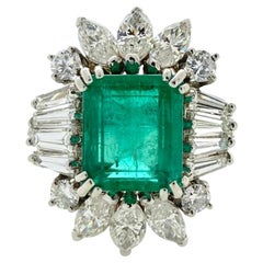 Anello con smeraldo verde da 3,00 carati e diamanti in oro bianco 14k