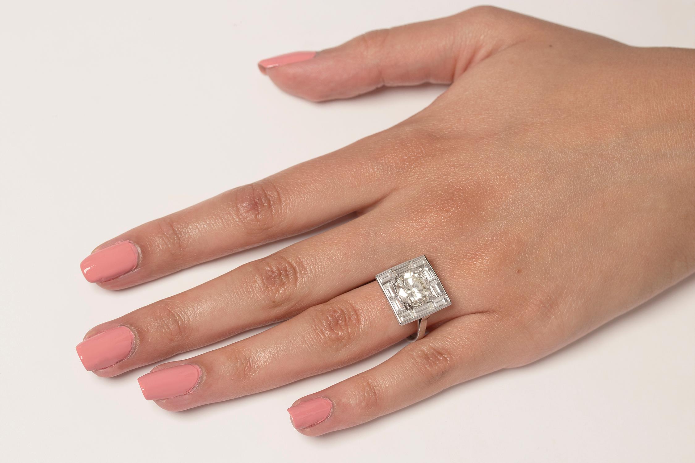 3.00 Carat Late Deco Diamond Cluster Ring, circa 1930s In Good Condition For Sale In London, GB