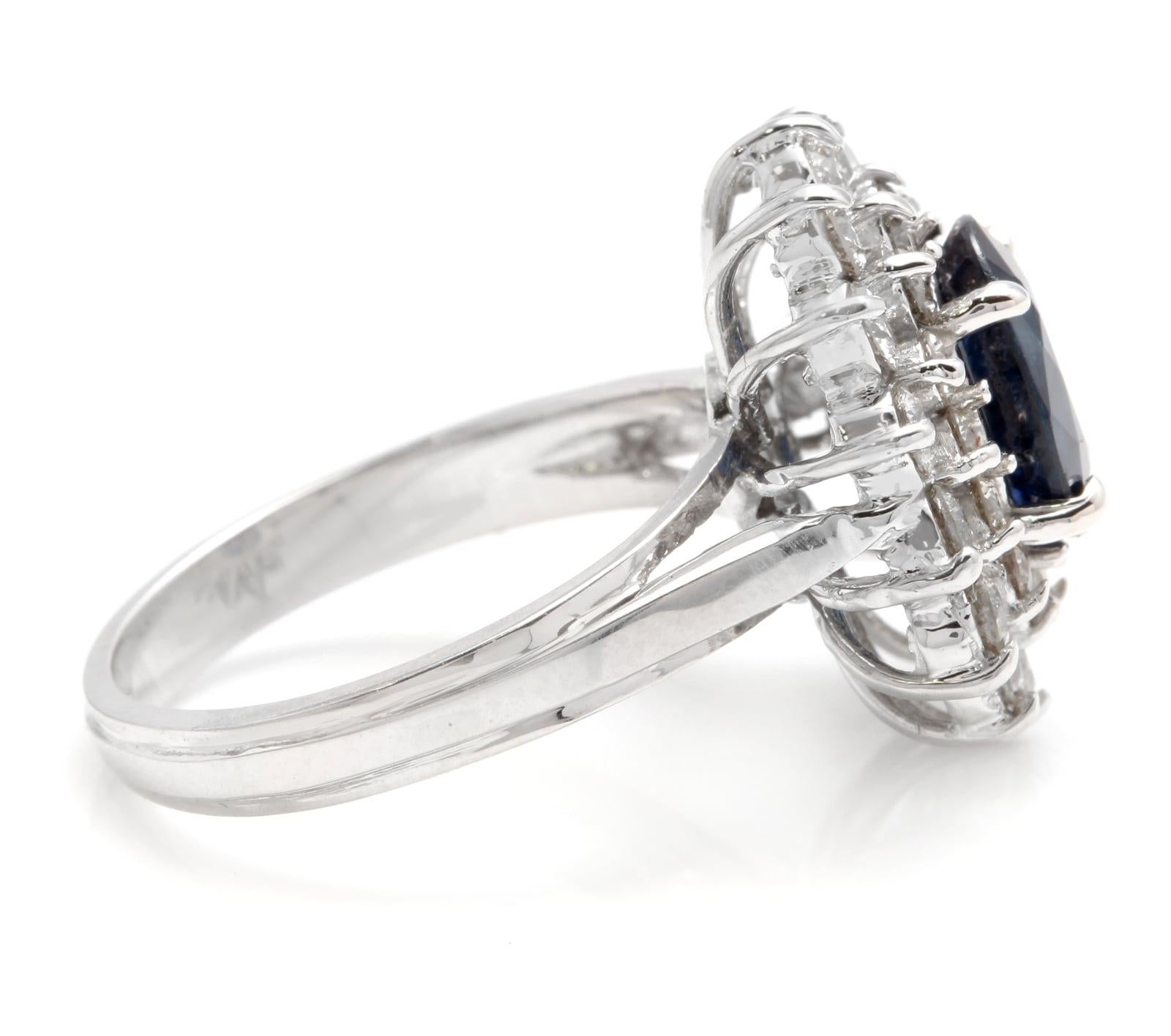 Round Cut 3.00 Carat Natural Blue Sapphire and Diamond 14 Karat Solid White Gold Ring For Sale