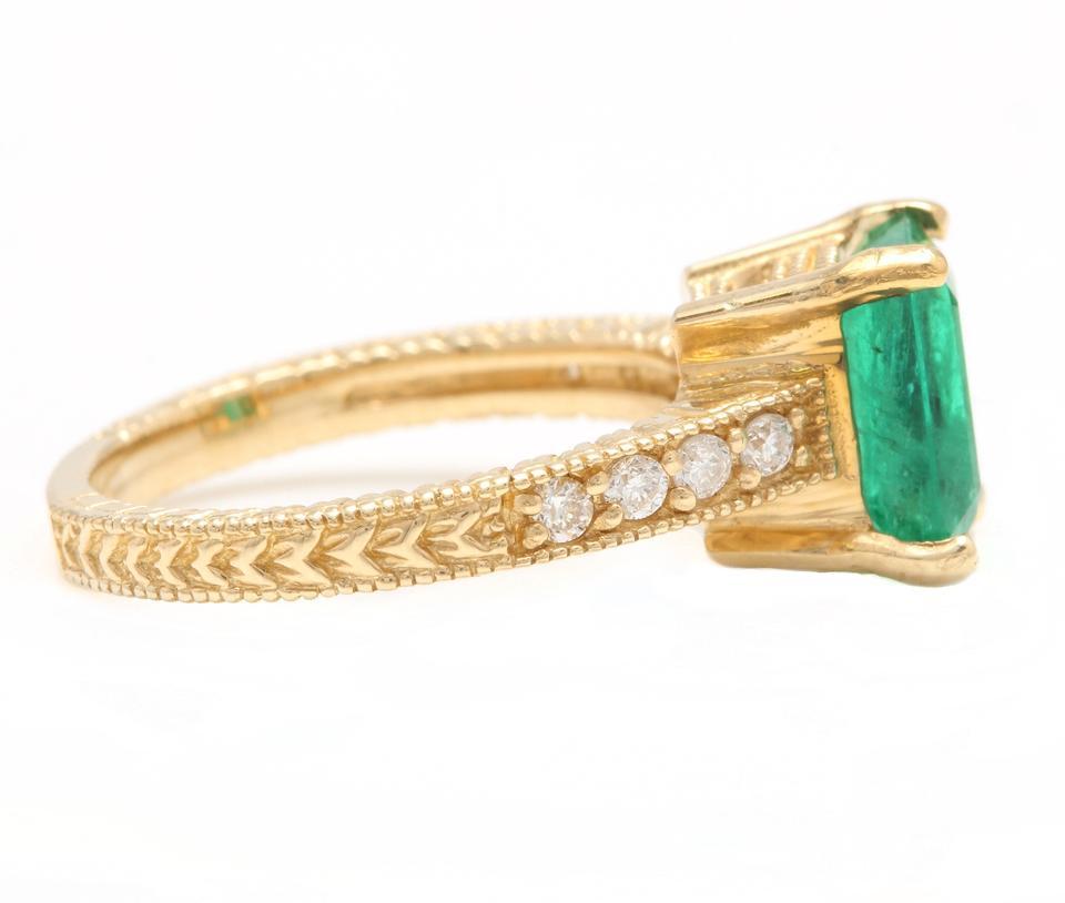 Emerald Cut 3.00 Carat Natural Emerald and Diamond 14 Karat Solid Yellow Gold Ring For Sale