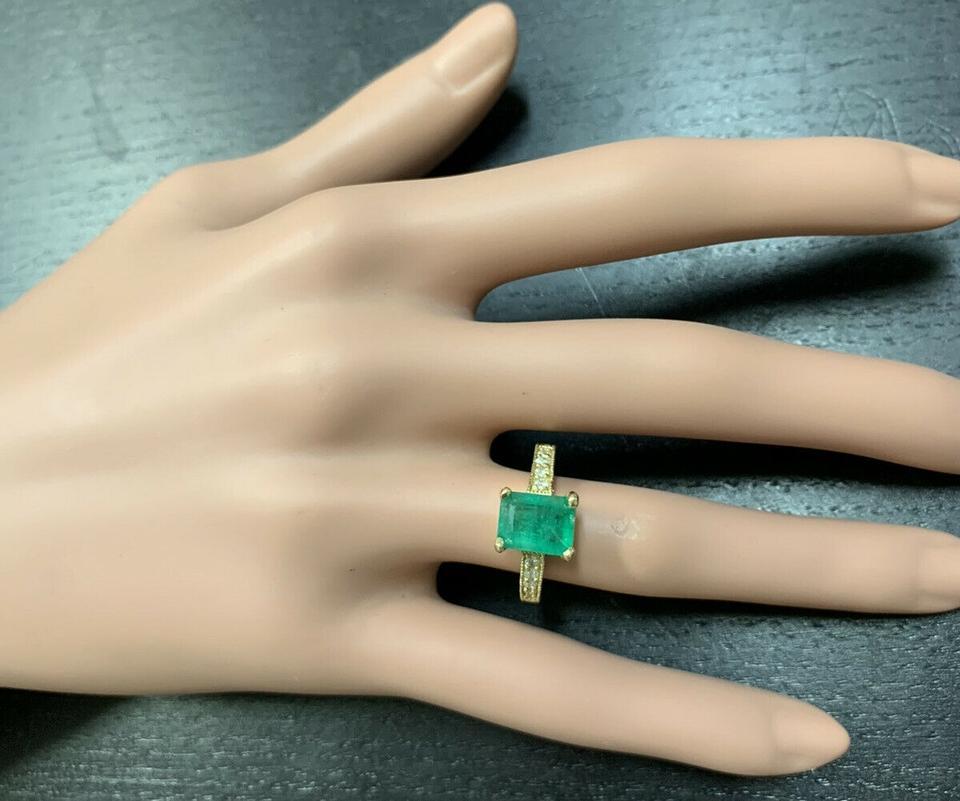 Women's 3.00 Carat Natural Emerald and Diamond 14 Karat Solid Yellow Gold Ring For Sale