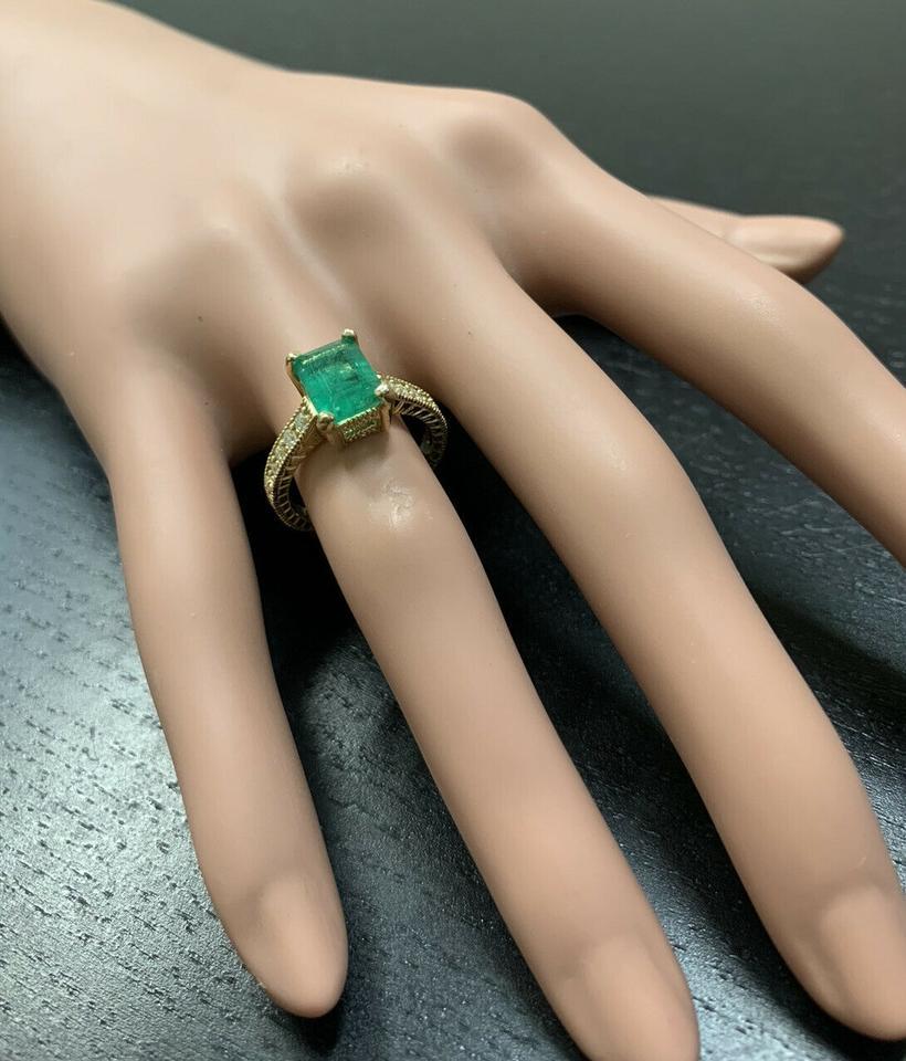 3.00 Carat Natural Emerald and Diamond 14 Karat Solid Yellow Gold Ring For Sale 1