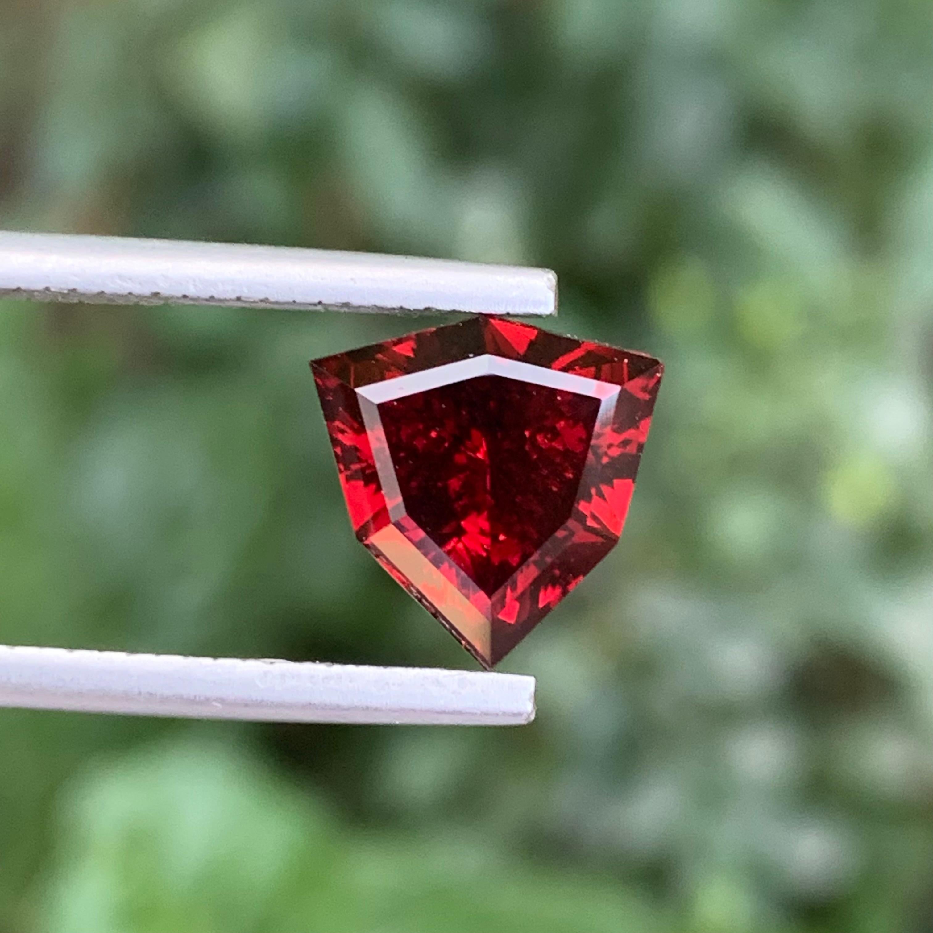 3,00 Karat Natürlicher Facettierter Rhodolith Granat Schildschliff Edelstein im Zustand „Neu“ im Angebot in Peshawar, PK