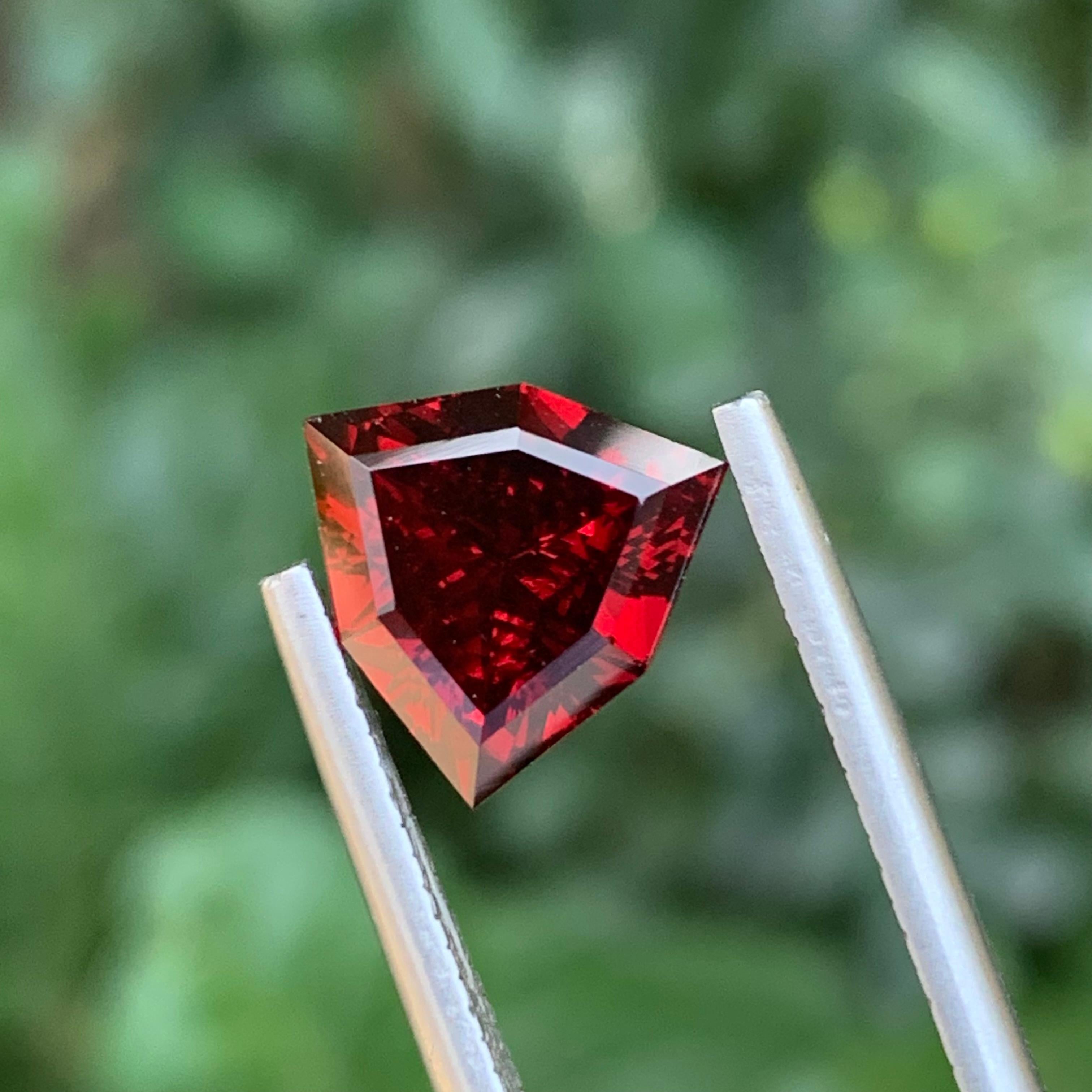 3,00 Karat Natürlicher Facettierter Rhodolith Granat Schildschliff Edelstein für Damen oder Herren im Angebot