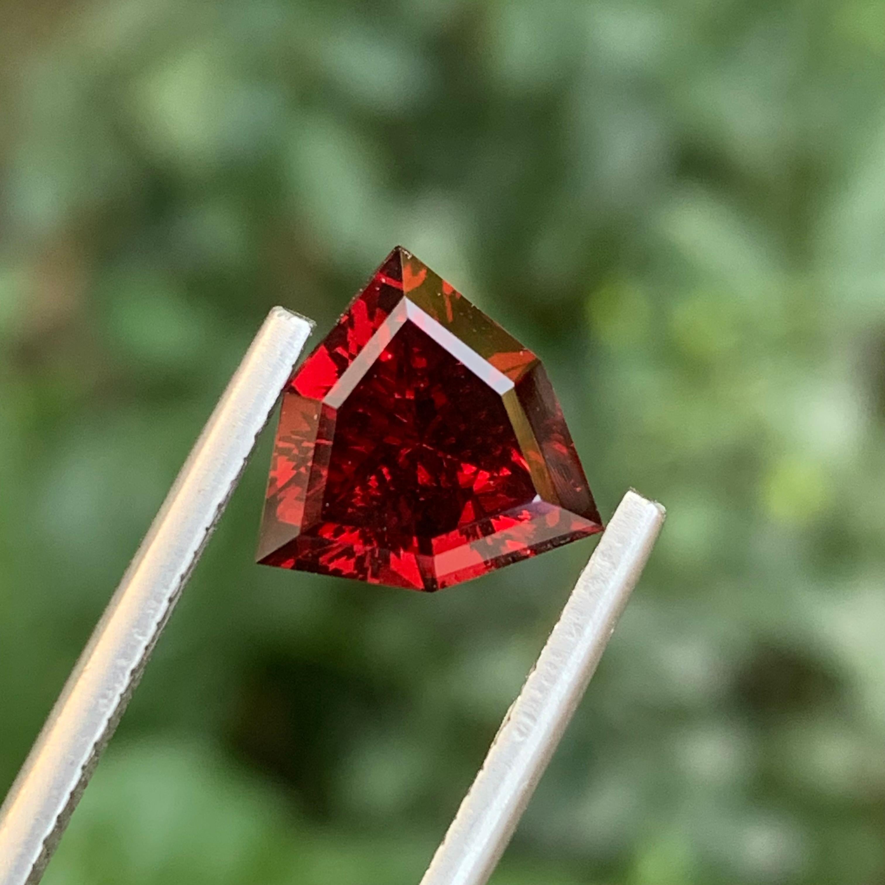 3,00 Karat Natürlicher Facettierter Rhodolith Granat Schildschliff Edelstein im Angebot 1