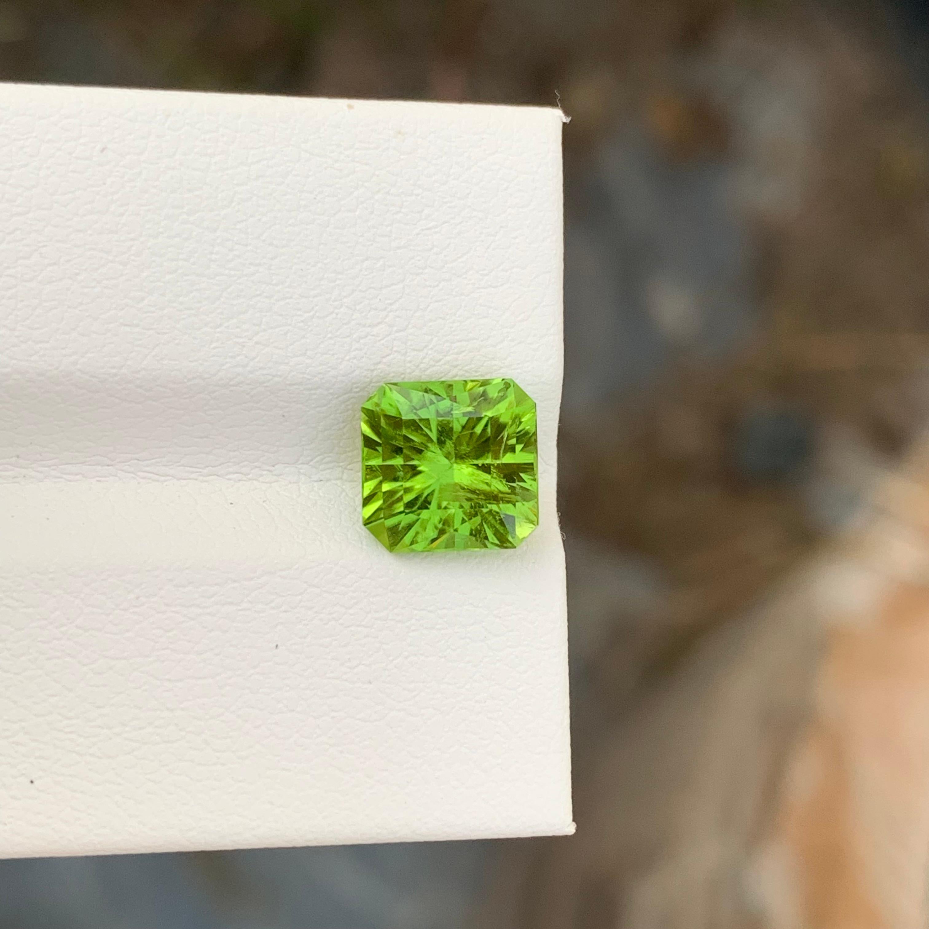 Arts and Crafts 3.00 Carat Natural Loose Apple Green Peridot Square Shape Gem For Jewellery  For Sale