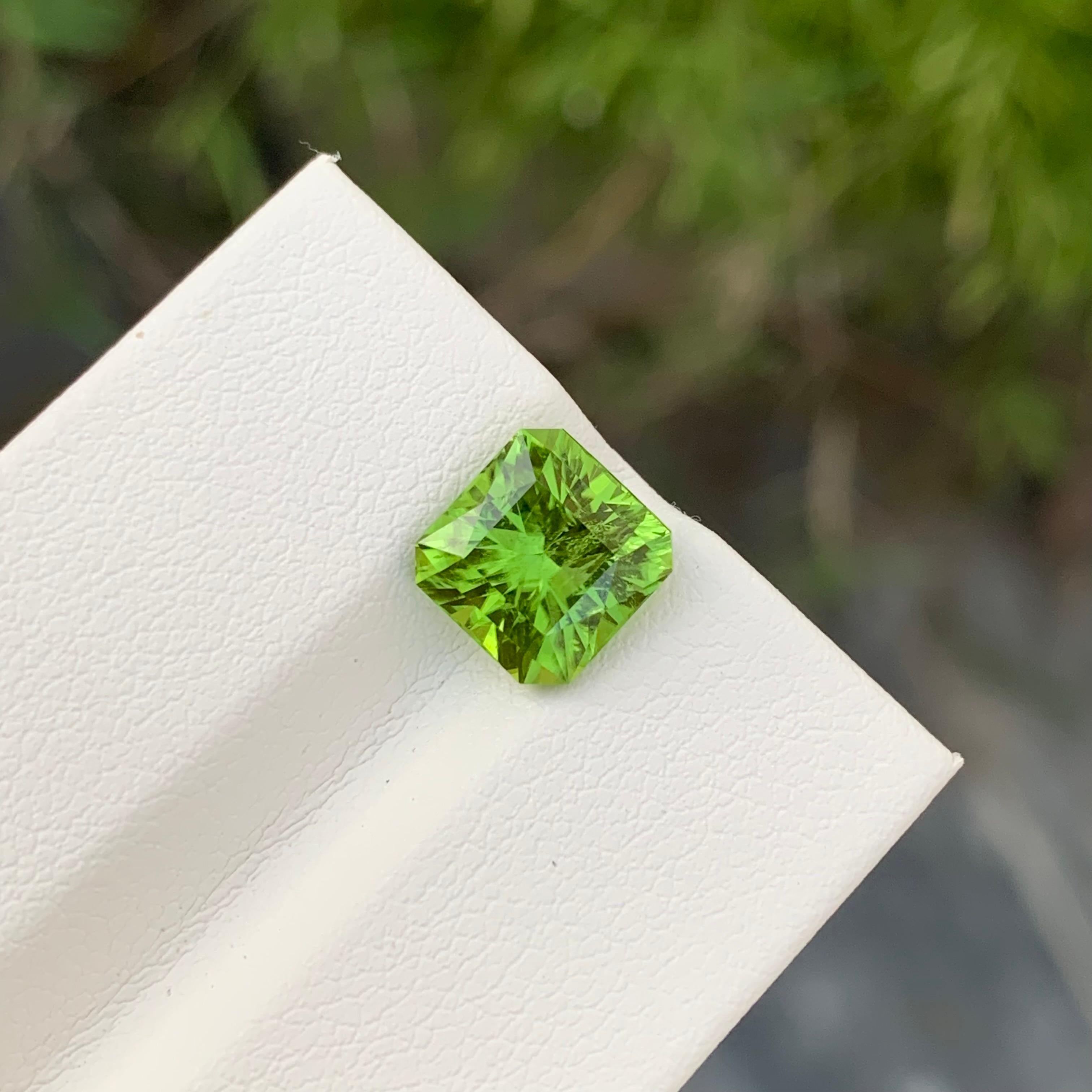 Women's or Men's 3.00 Carat Natural Loose Apple Green Peridot Square Shape Gem For Jewellery  For Sale