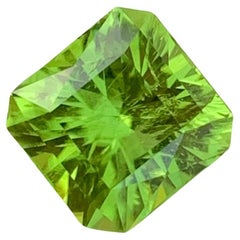 Péridot vert pomme naturel non serti de 3,00 carats de forme carrée pour bijoux 