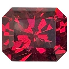 3.00 Carat Natural Loose Bright Red Garnet Stone Emerald Cut Tanzanian Gemstone (pierre précieuse tanzanienne de taille émeraude)