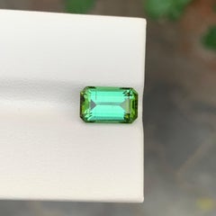 3.00 Karat Natürlicher loser grüner Turmalin Smaragd Form Edelstein
