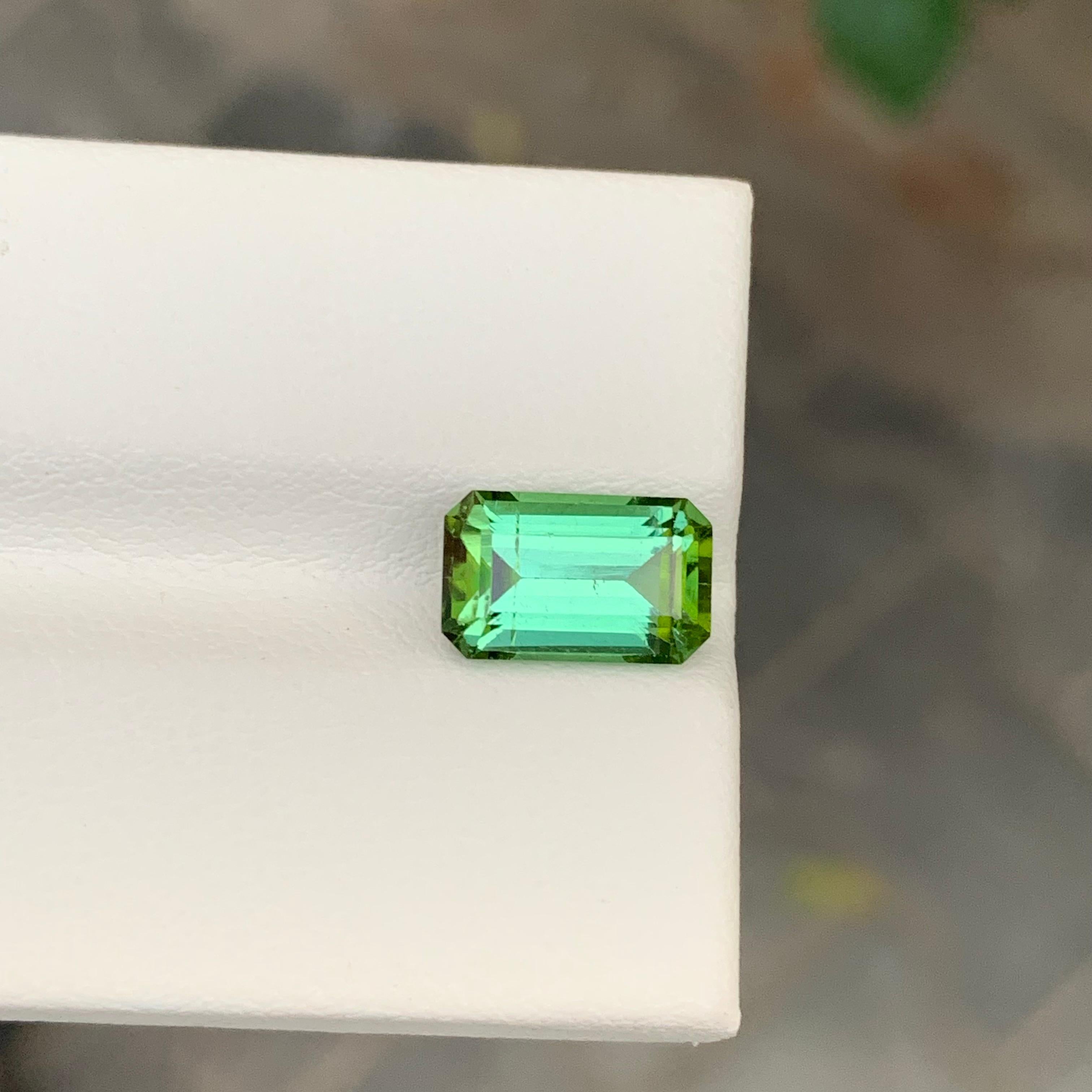 3.00 Karat Natürlicher loser grüner Turmalin Smaragd Form Edelstein im Zustand „Neu“ im Angebot in Peshawar, PK