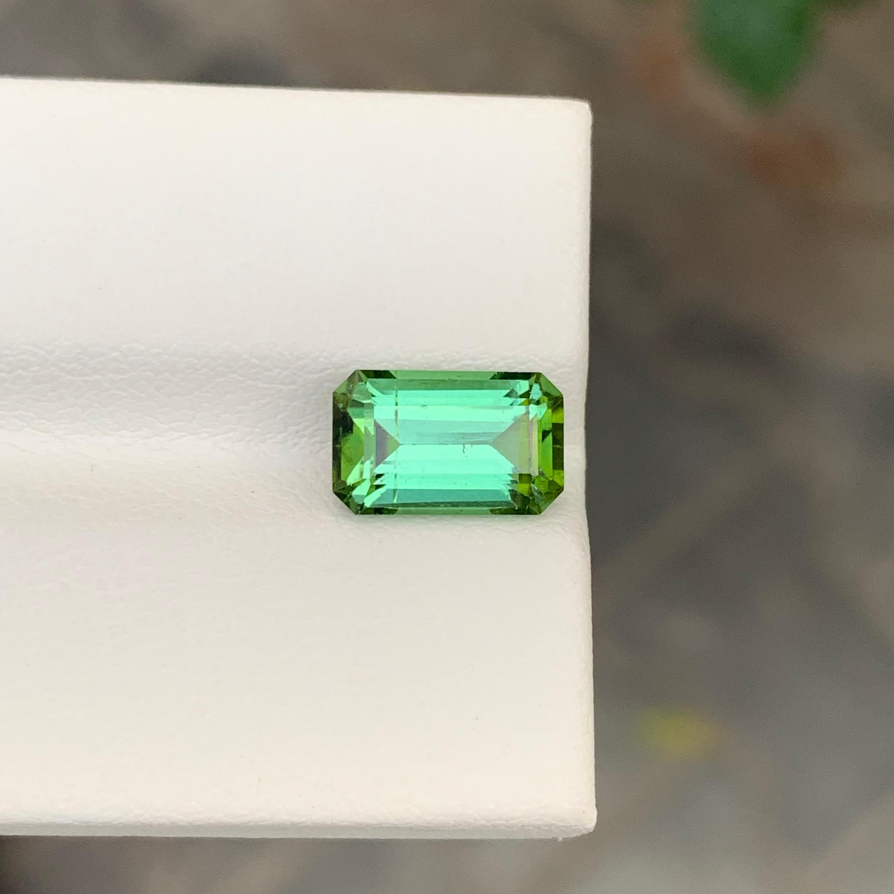 3.00 Karat Natürlicher loser grüner Turmalin Smaragd Form Edelstein für Damen oder Herren im Angebot