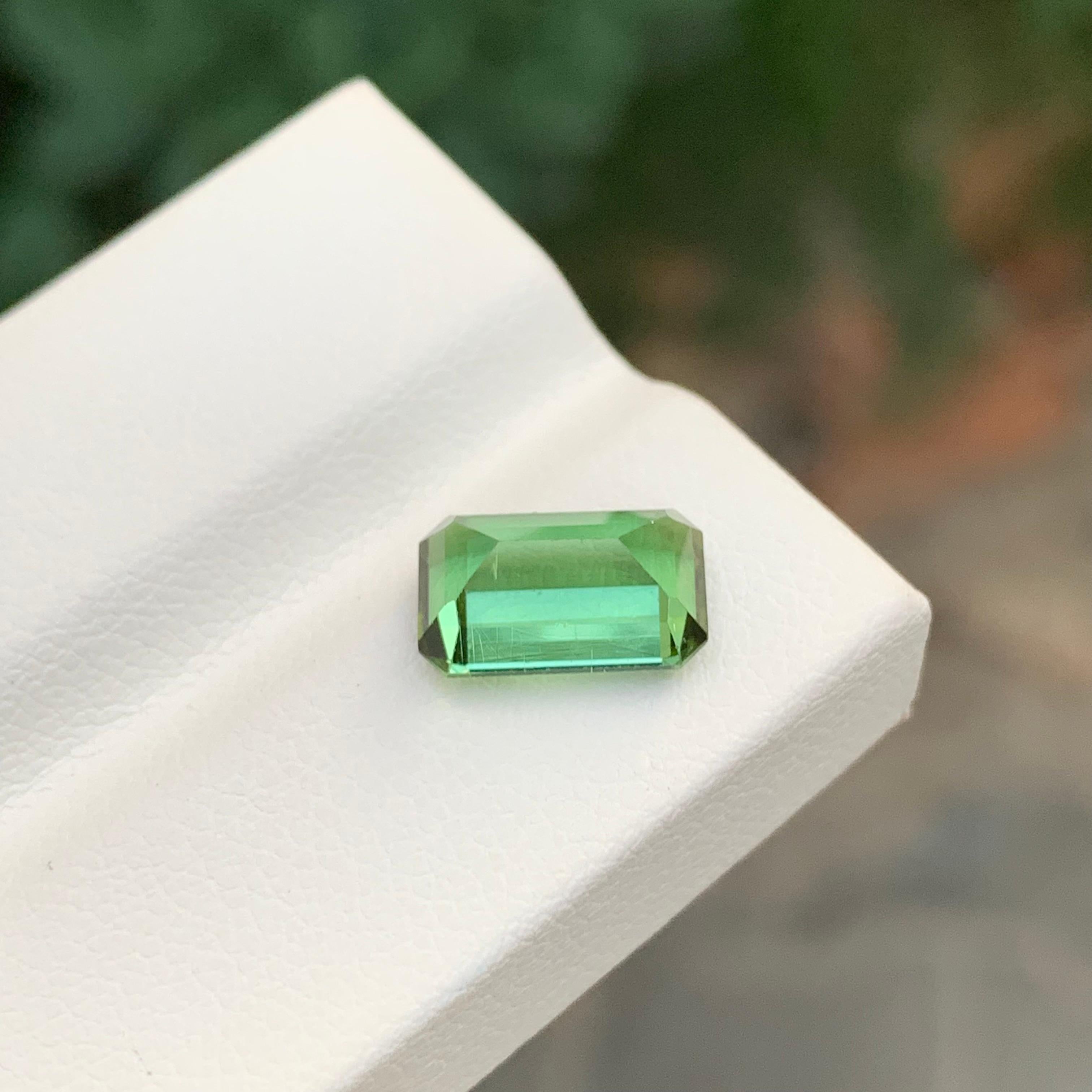3.00 Karat Natürlicher loser grüner Turmalin Smaragd Form Edelstein im Angebot 2