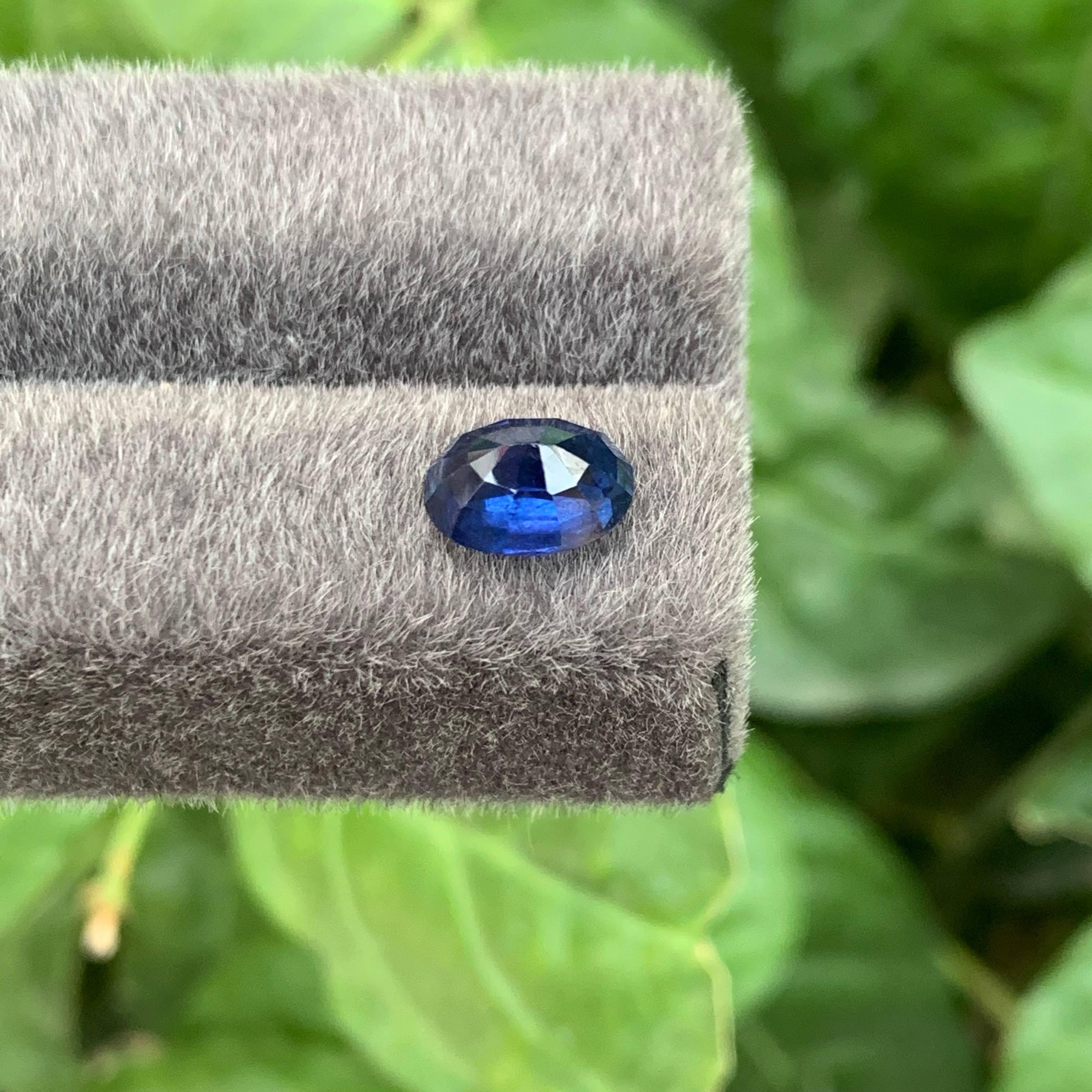 Modern 3.00 Carat Natural Loose Royal Blue Sapphire Stone Oval Cut Sri Lankan Gemstone For Sale