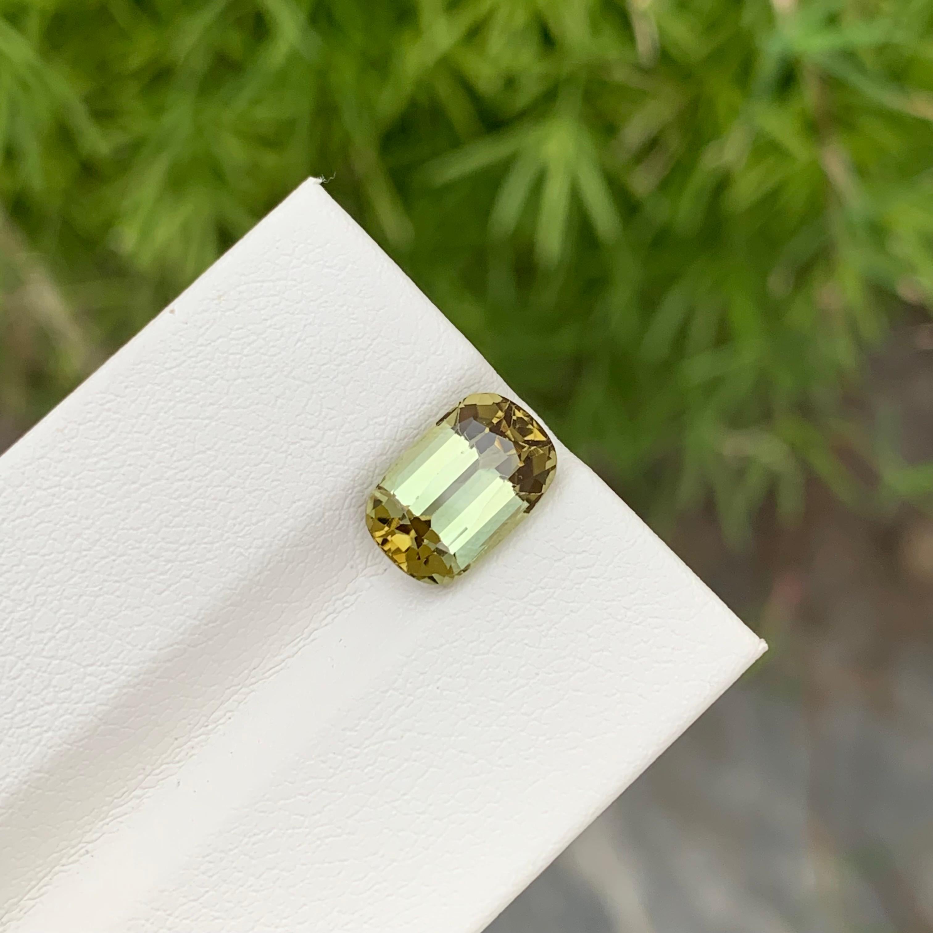 Women's or Men's Beautiful 3 Carat Natural Loose Yellow Tourmaline Oval Shape Ring Gem  For Sale