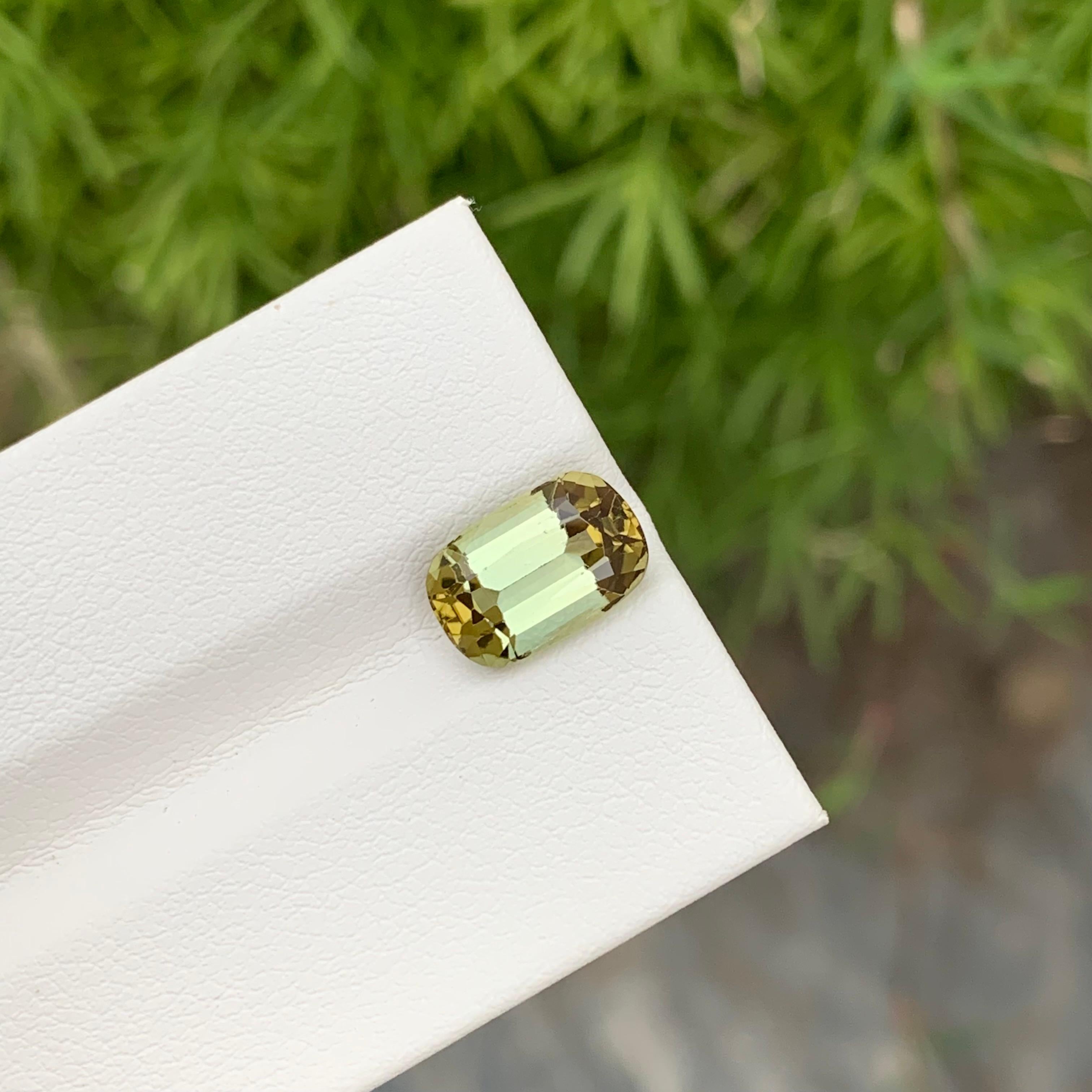 Magnifique bague en tourmaline jaune naturelle de 3 carats de forme ovale en vente 1