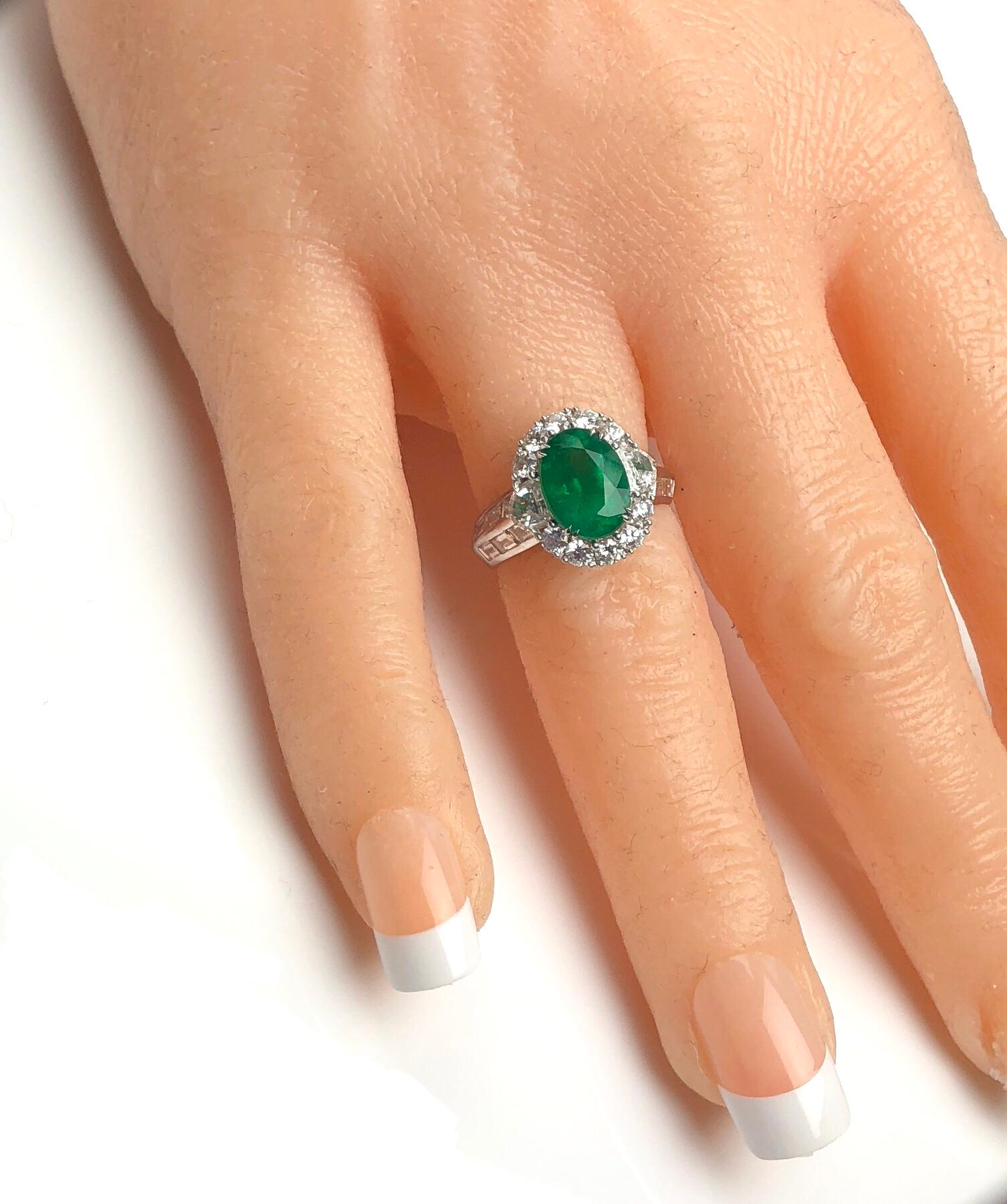 3.00 Carat Oval Cut Colombian Emerald and 2.50 Carat Diamond Ring In New Condition In New York, NY