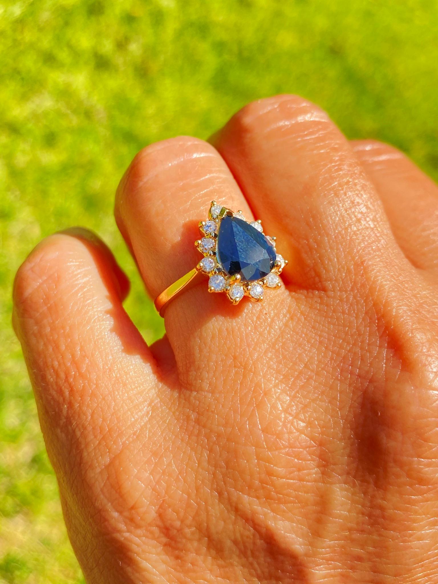 3.00 Carat Pear-Shape Blue Sapphire and Diamond 14K Yellow Gold Ring For Sale 3